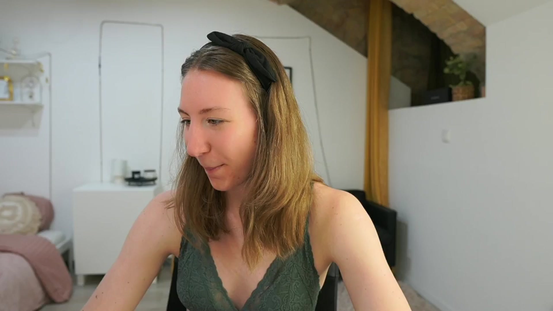 Gallery image thumbnail from Samantha_Snt's myfreecams stream on, 05/28/2024, 09:47 image 9 of 20