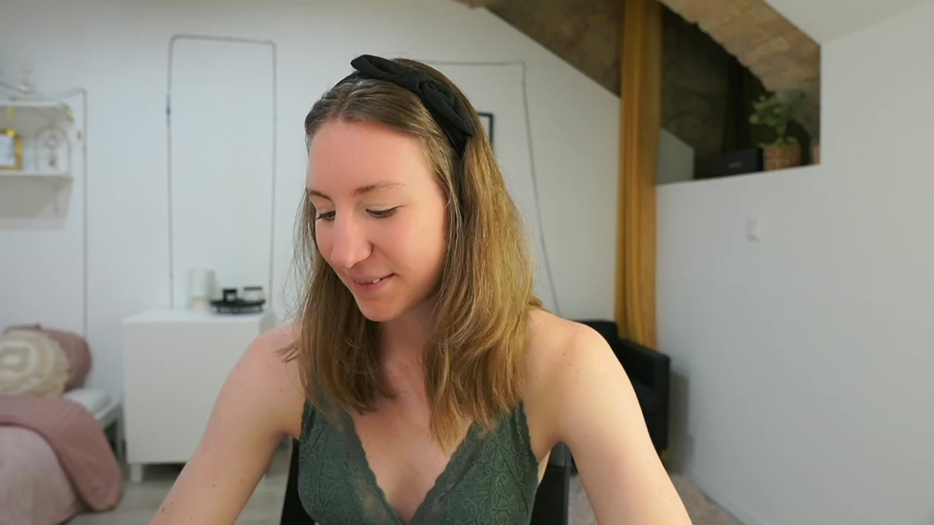 Gallery image thumbnail from Samantha_Snt's myfreecams stream on, 05/28/2024, 09:47 image 6 of 20