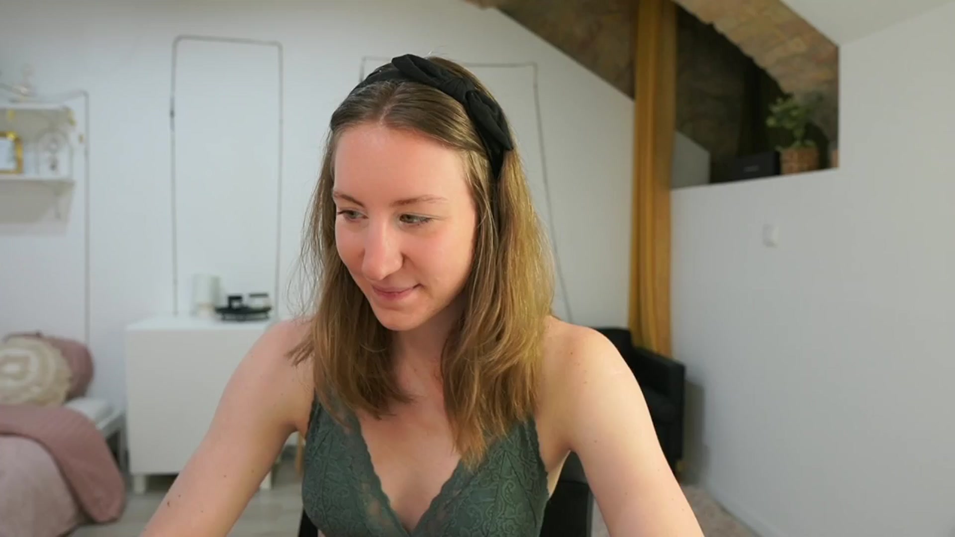 Gallery image thumbnail from Samantha_Snt's myfreecams stream on, 05/28/2024, 09:47 image 12 of 20