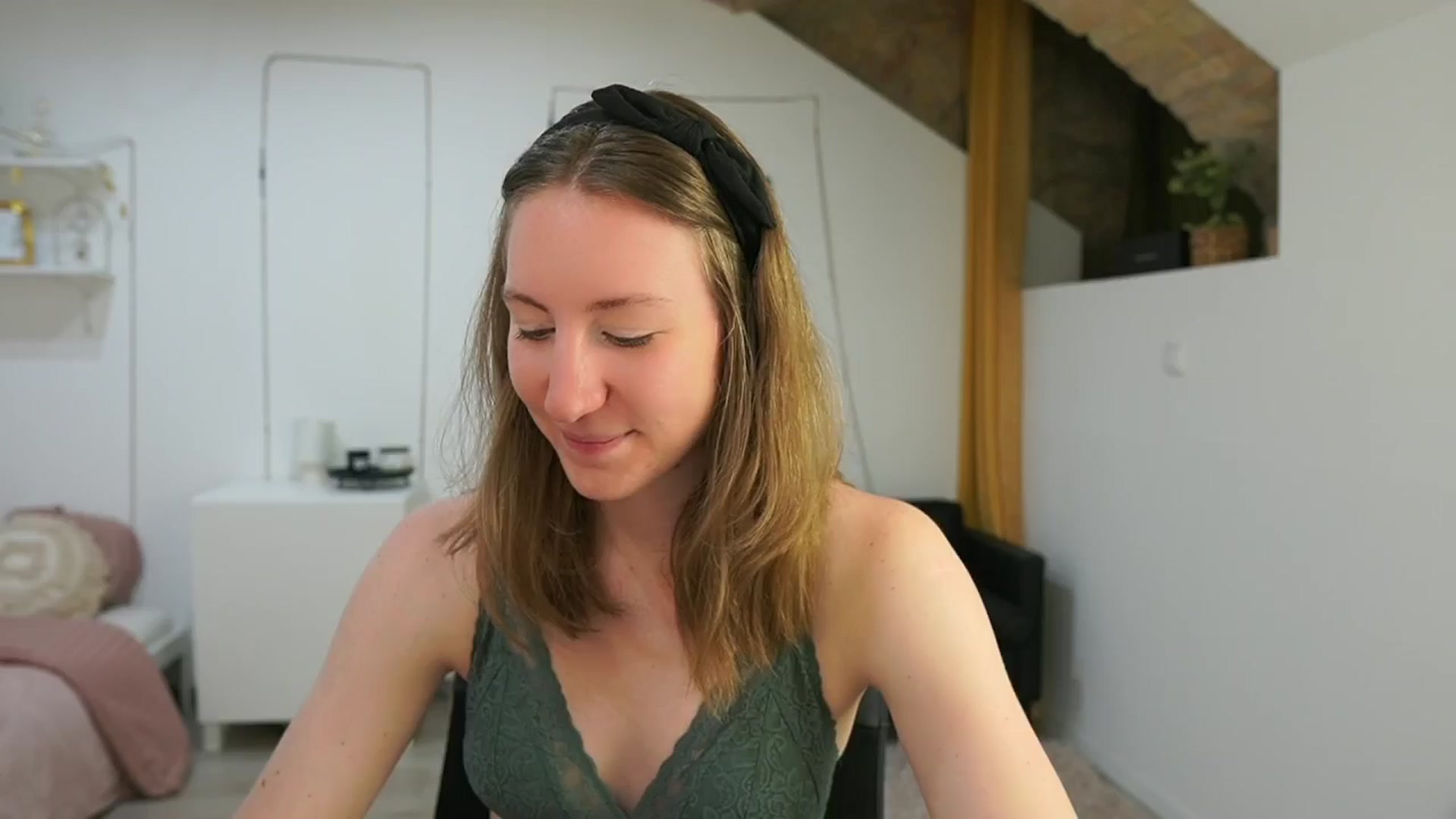 Gallery image thumbnail from Samantha_Snt's myfreecams stream on, 05/28/2024, 09:47 image 5 of 20