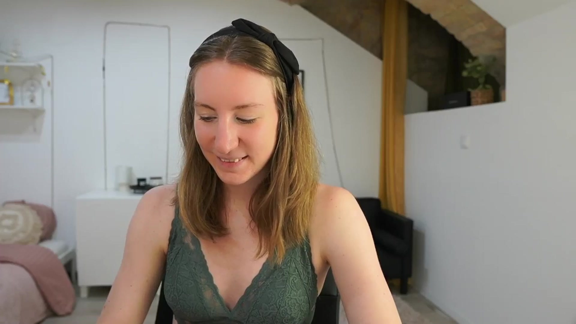 Gallery image thumbnail from Samantha_Snt's myfreecams stream on, 05/28/2024, 11:27 image 8 of 20