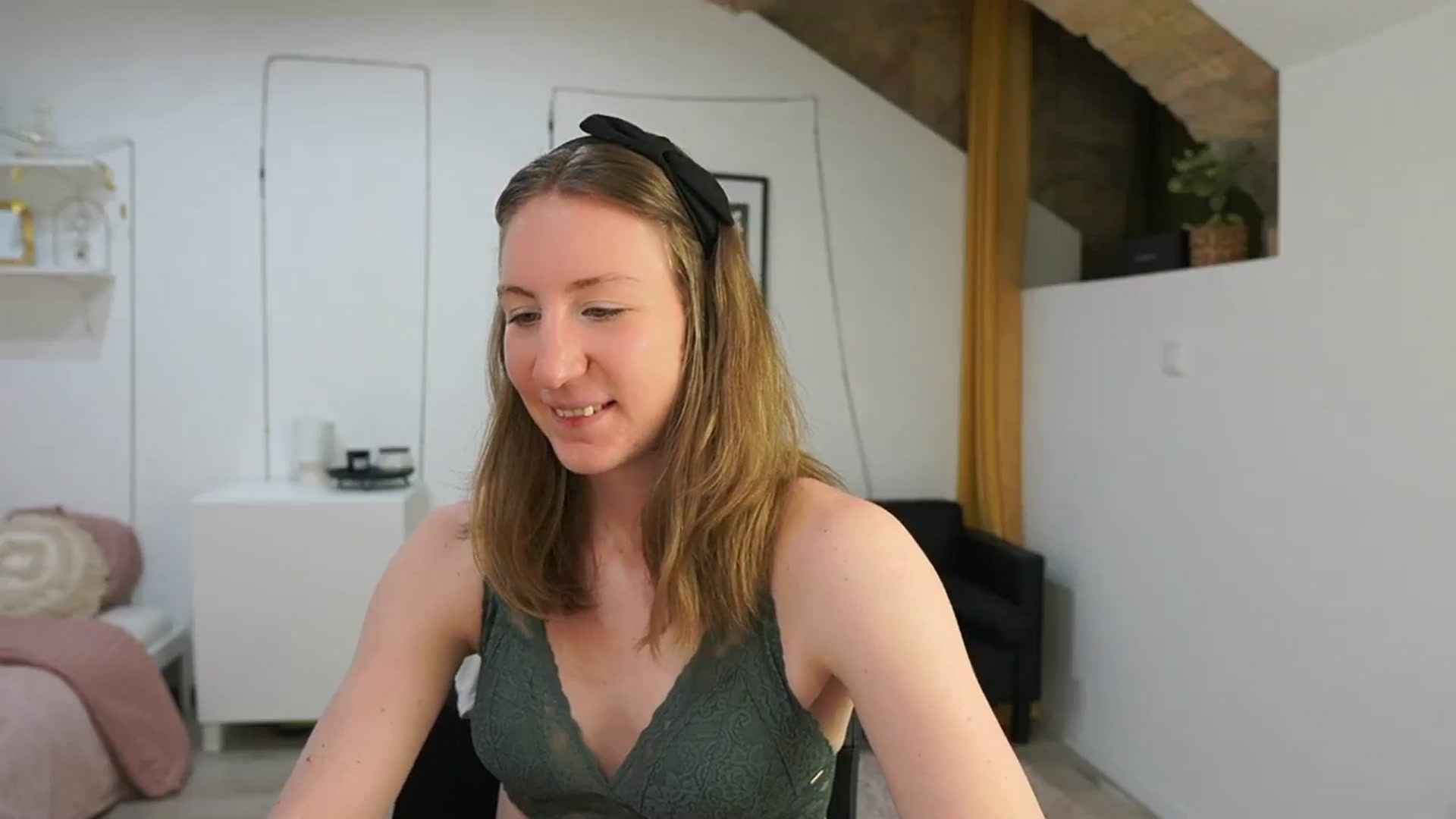 Gallery image thumbnail from Samantha_Snt's myfreecams stream on, 05/28/2024, 11:27 image 17 of 20