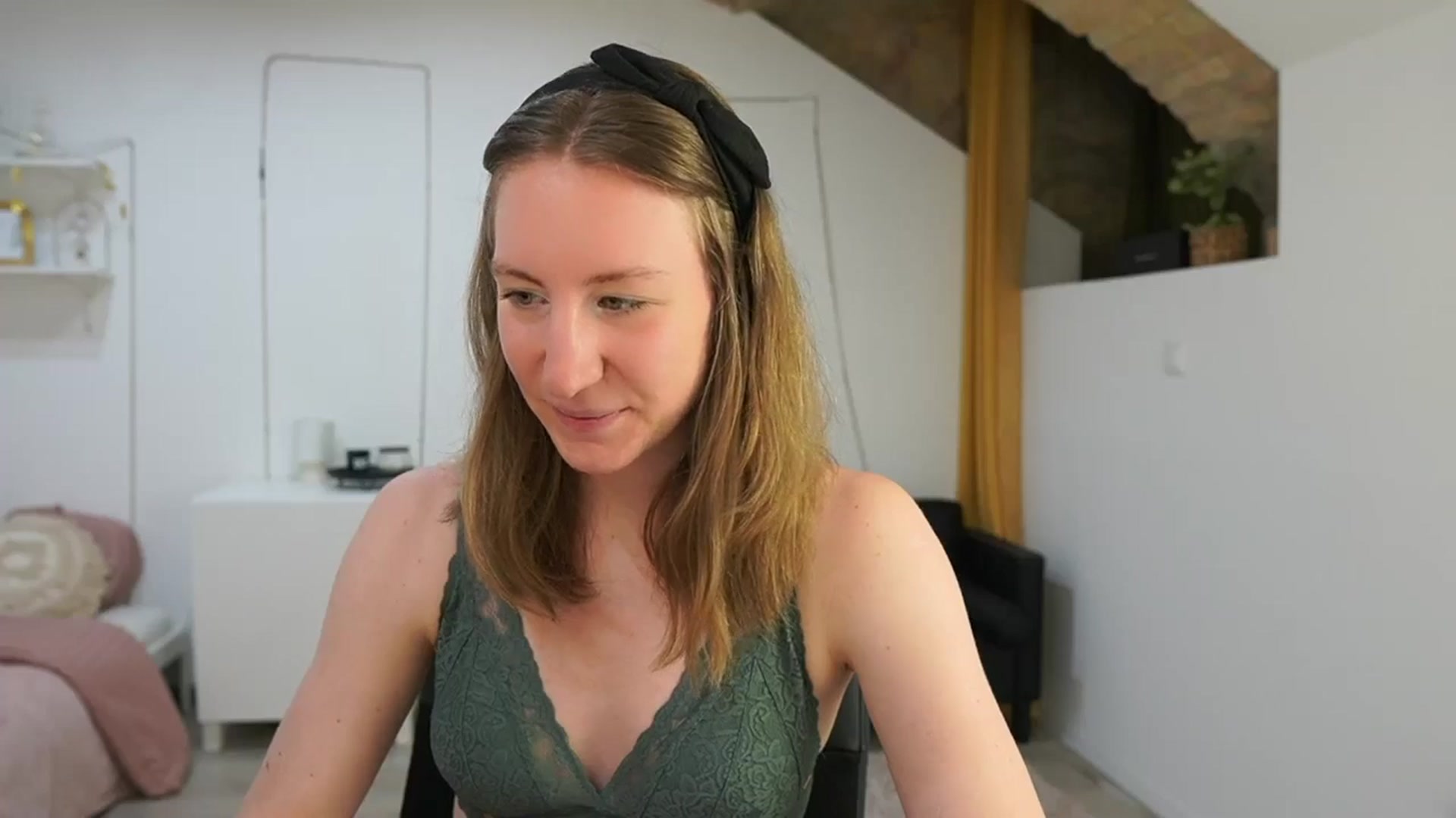 Gallery image thumbnail from Samantha_Snt's myfreecams stream on, 05/28/2024, 11:27 image 11 of 20