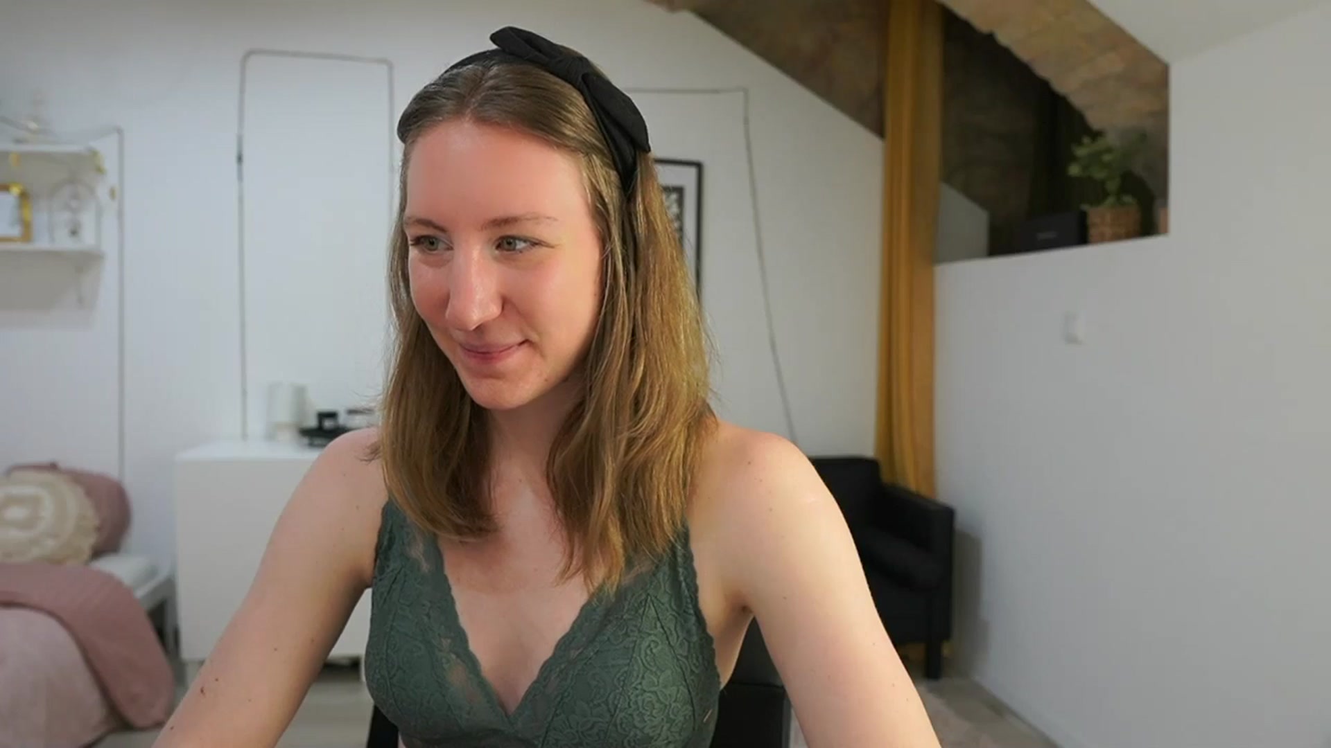 Gallery image thumbnail from Samantha_Snt's myfreecams stream on, 05/28/2024, 11:27 image 10 of 20
