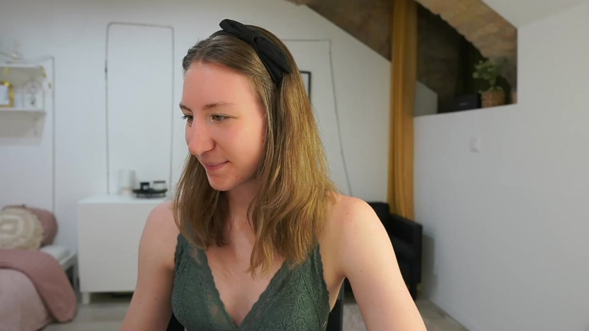 Gallery image thumbnail from Samantha_Snt's myfreecams stream on, 05/28/2024, 11:27 image 14 of 20