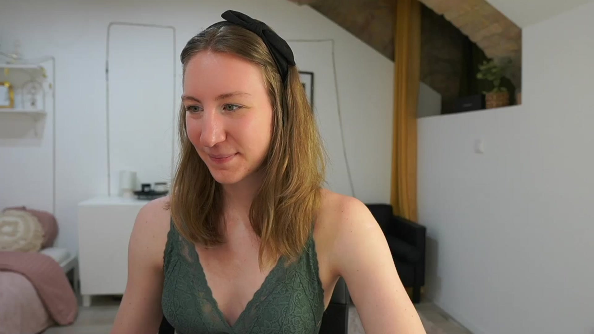 Gallery image thumbnail from Samantha_Snt's myfreecams stream on, 05/28/2024, 11:27 image 7 of 20