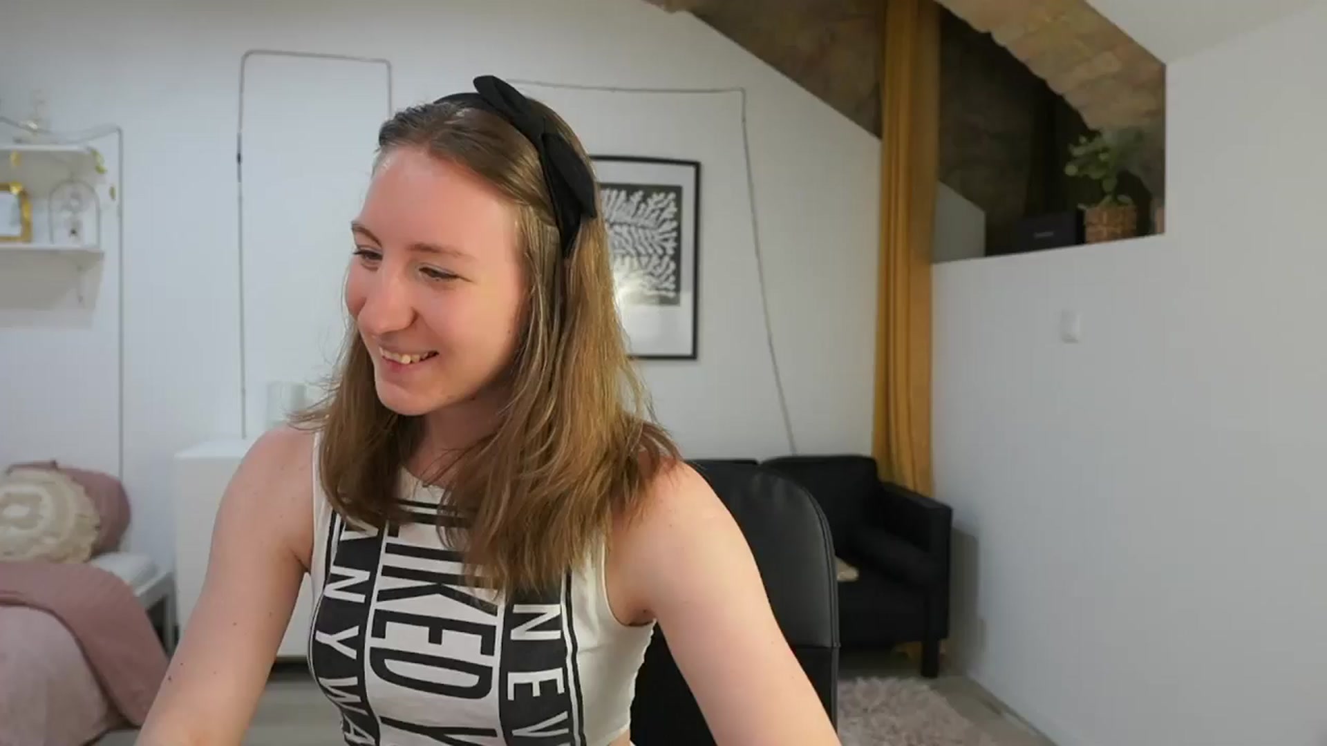 Gallery image thumbnail from Samantha_Snt's myfreecams stream on, 05/28/2024, 12:56 image 1 of 20