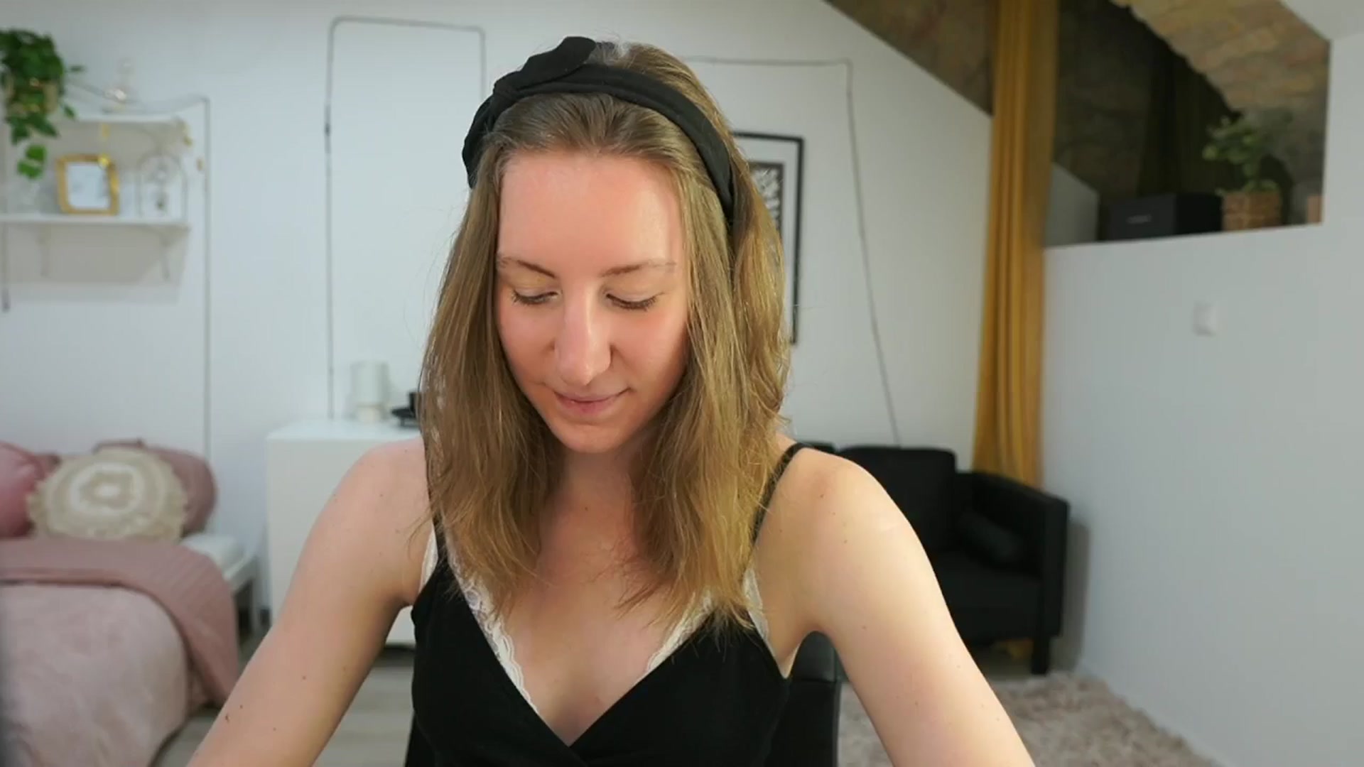 Gallery image thumbnail from Samantha_Snt's myfreecams stream on, 05/31/2024, 10:45 image 3 of 20