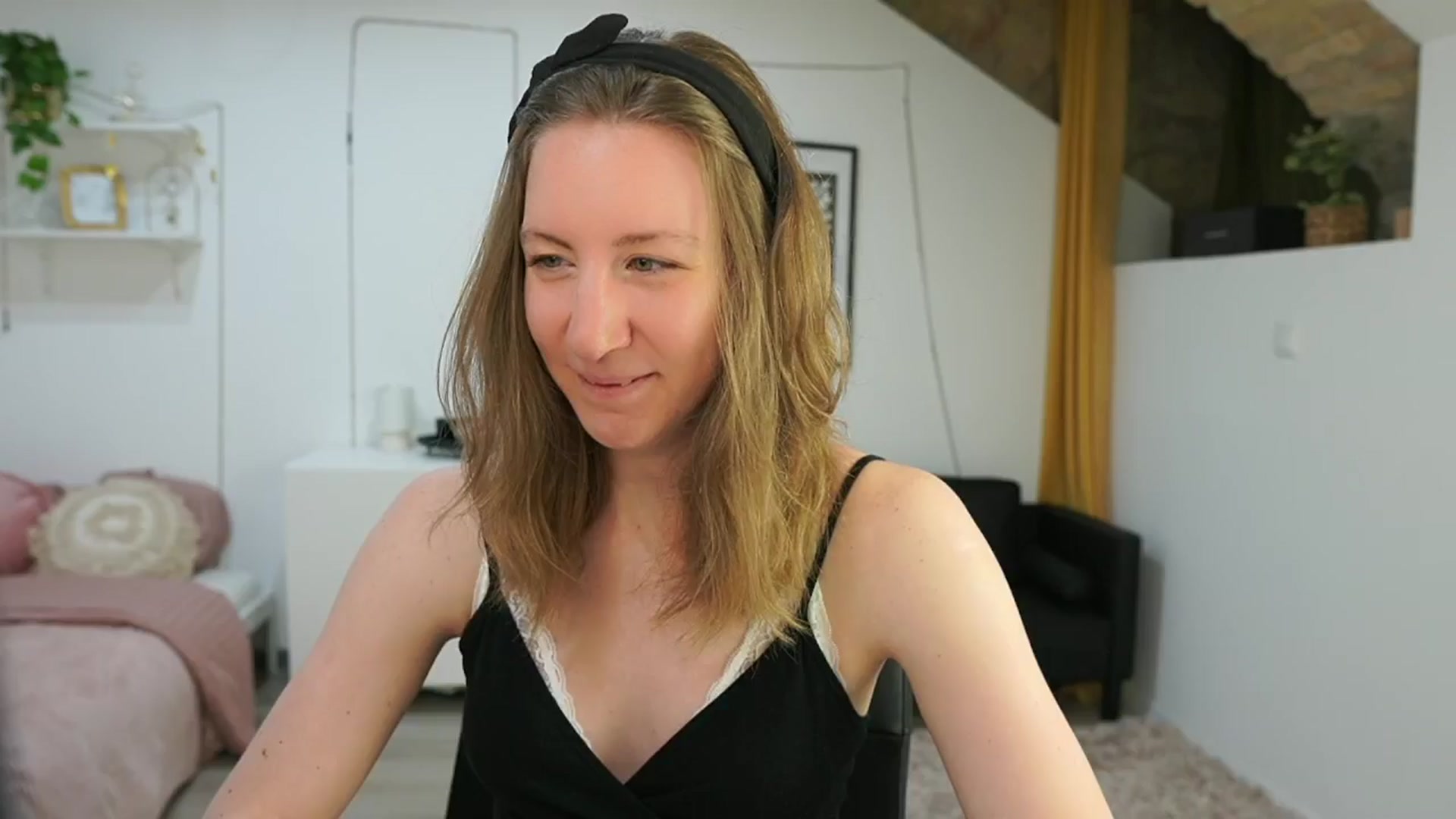 Gallery image thumbnail from Samantha_Snt's myfreecams stream on, 05/31/2024, 10:45 image 2 of 20
