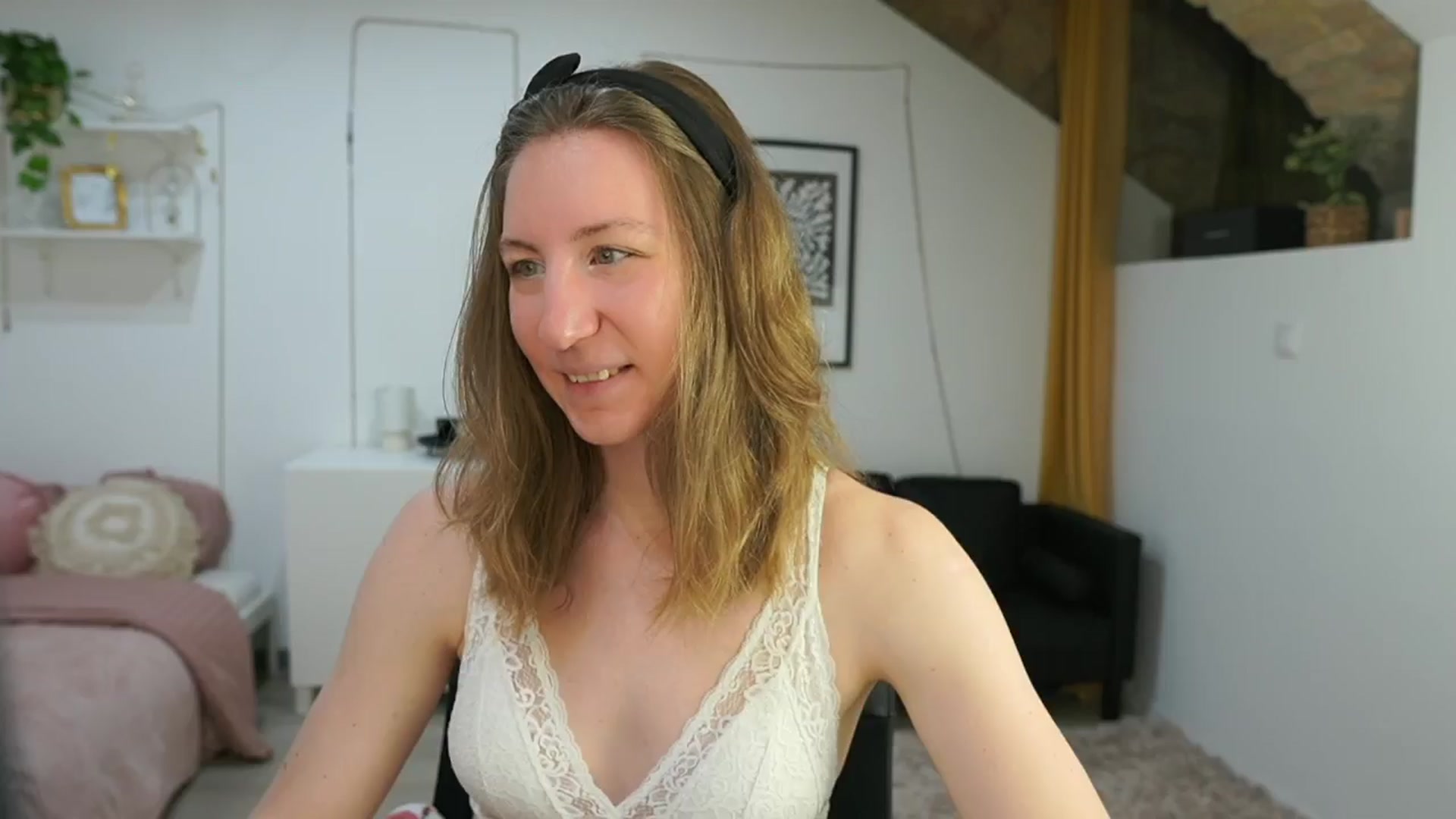 Gallery image thumbnail from Samantha_Snt's myfreecams stream on, 05/31/2024, 10:45 image 10 of 20