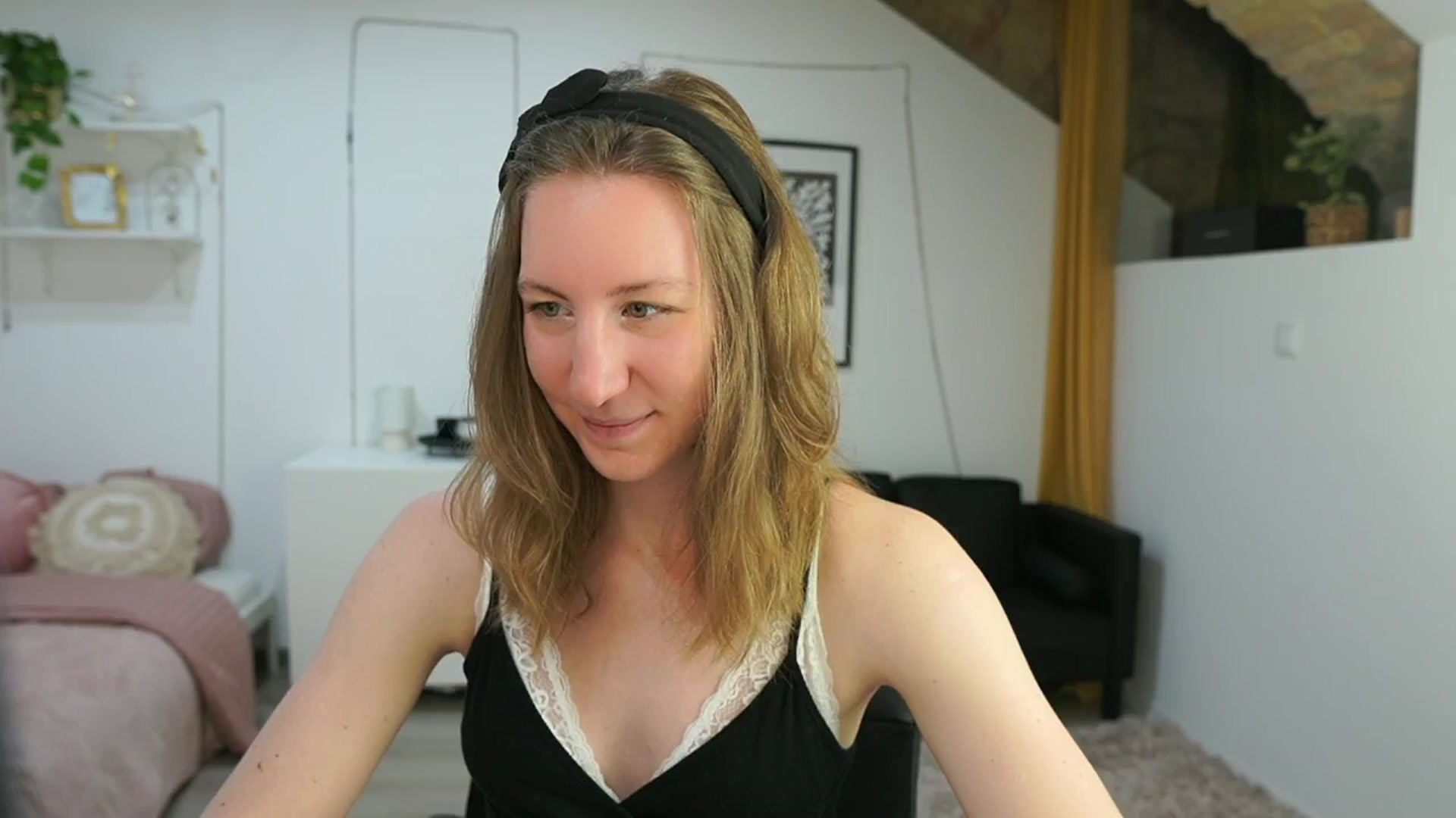Gallery image thumbnail from Samantha_Snt's myfreecams stream on, 05/31/2024, 10:45 image 13 of 20
