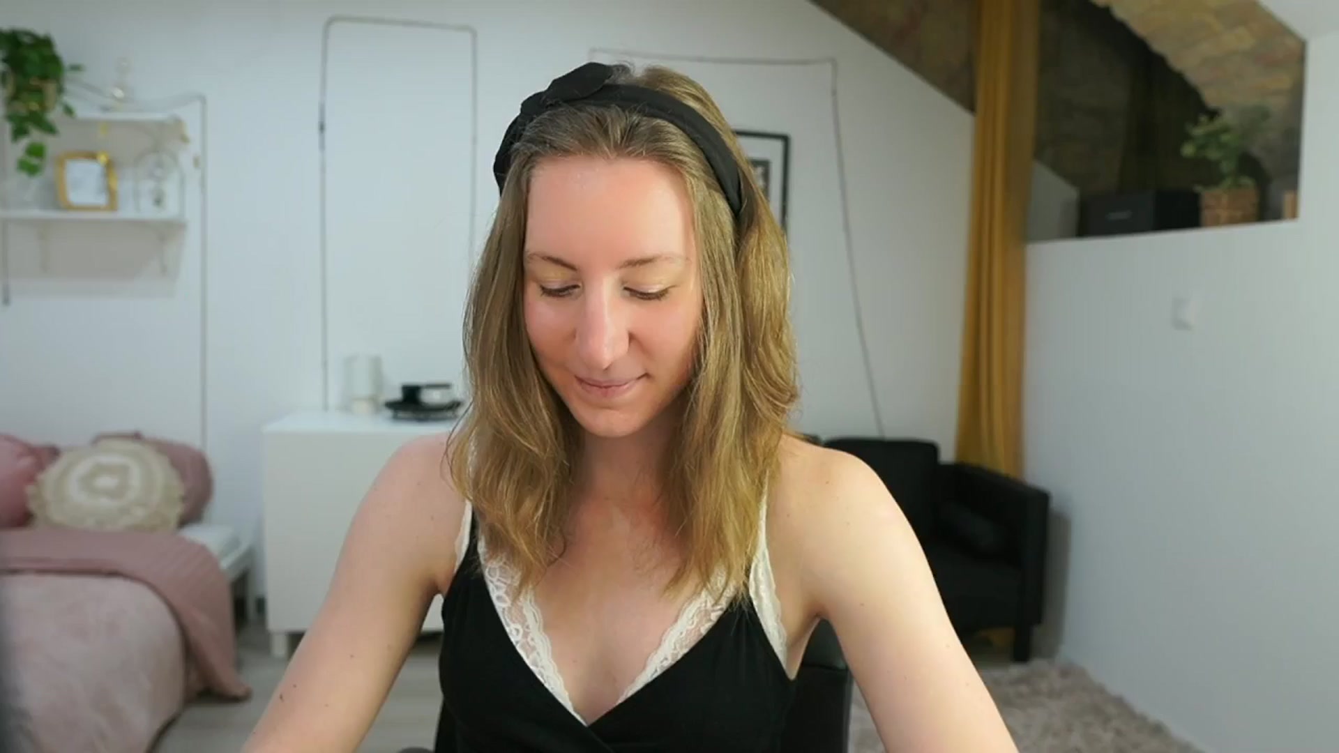 Gallery image thumbnail from Samantha_Snt's myfreecams stream on, 05/31/2024, 10:45 image 12 of 20