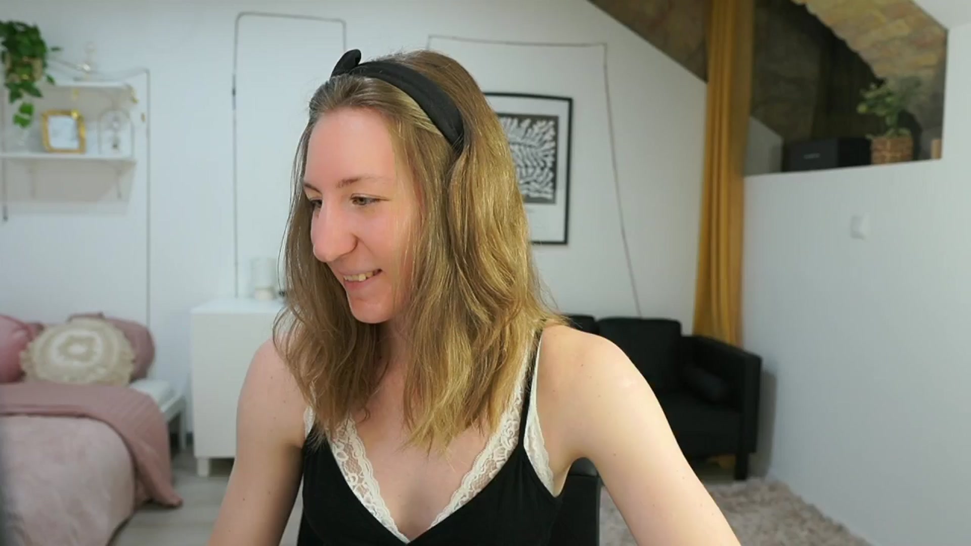 Gallery image thumbnail from Samantha_Snt's myfreecams stream on, 05/31/2024, 10:45 image 16 of 20