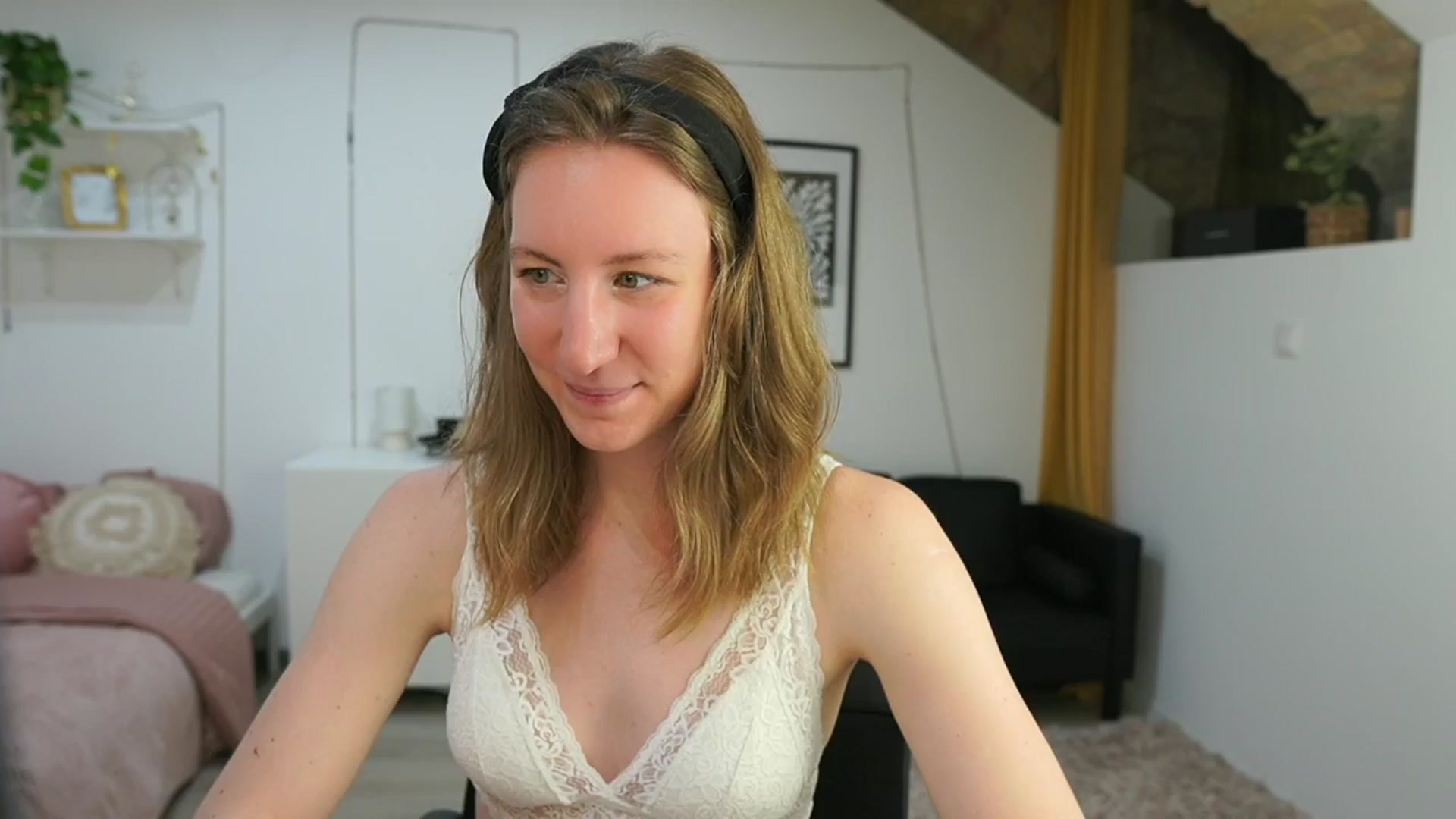 Gallery image thumbnail from Samantha_Snt's myfreecams stream on, 05/31/2024, 13:02 image 13 of 20