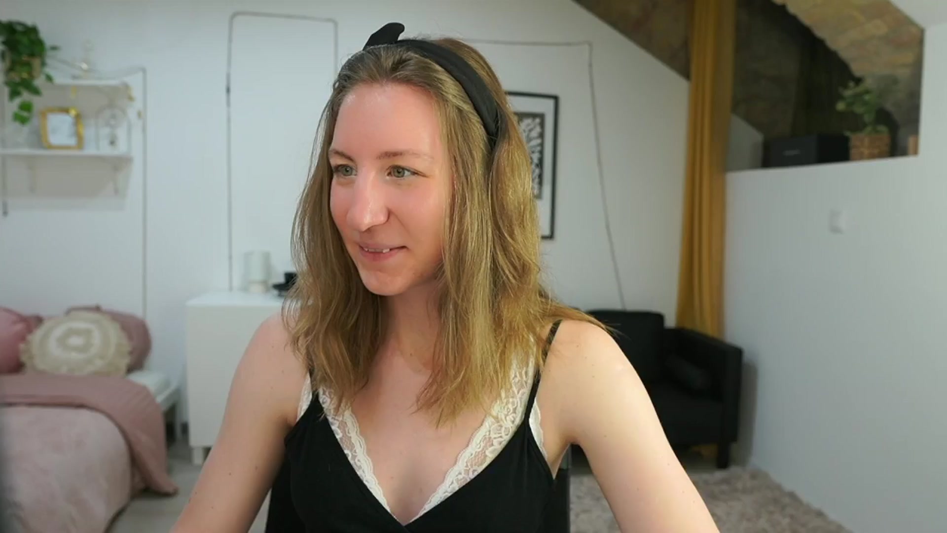 Gallery image thumbnail from Samantha_Snt's myfreecams stream on, 05/31/2024, 13:02 image 1 of 20