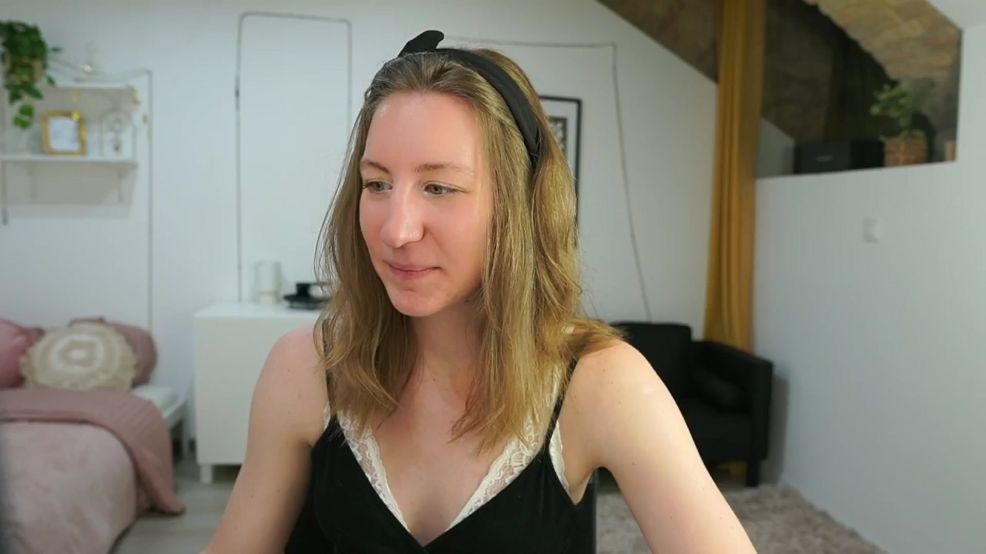 Gallery image thumbnail from Samantha_Snt's myfreecams stream on, 05/31/2024, 13:02 image 3 of 20