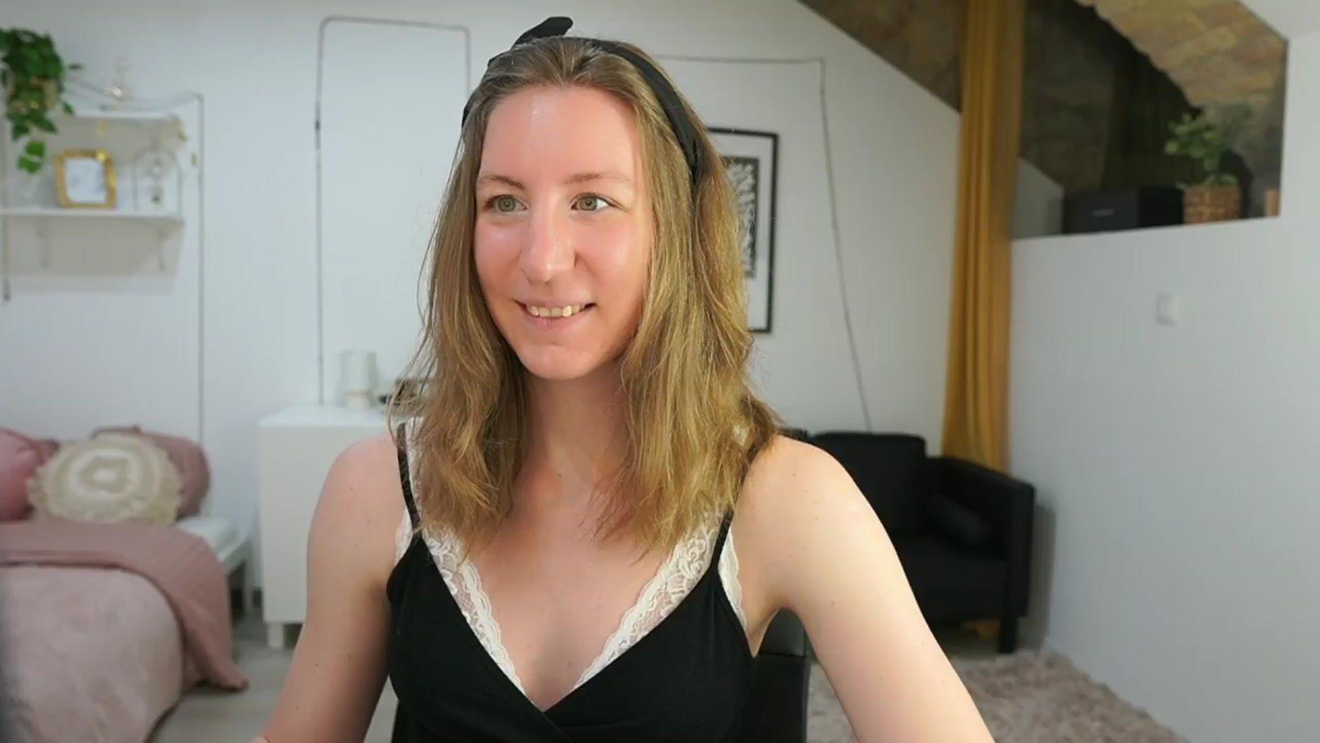 Gallery image thumbnail from Samantha_Snt's myfreecams stream on, 05/31/2024, 13:02 image 7 of 20