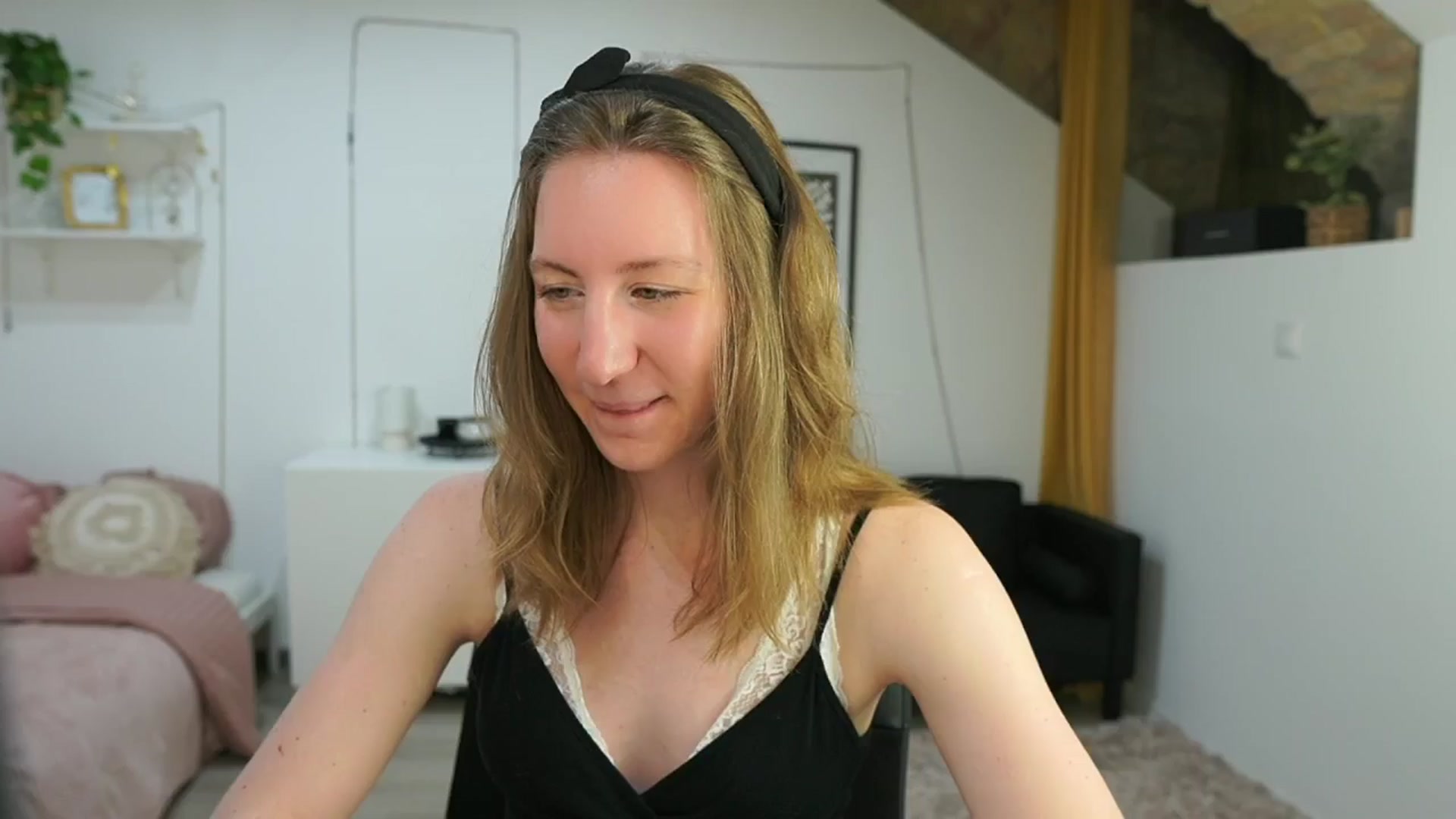 Gallery image thumbnail from Samantha_Snt's myfreecams stream on, 05/31/2024, 13:02 image 2 of 20
