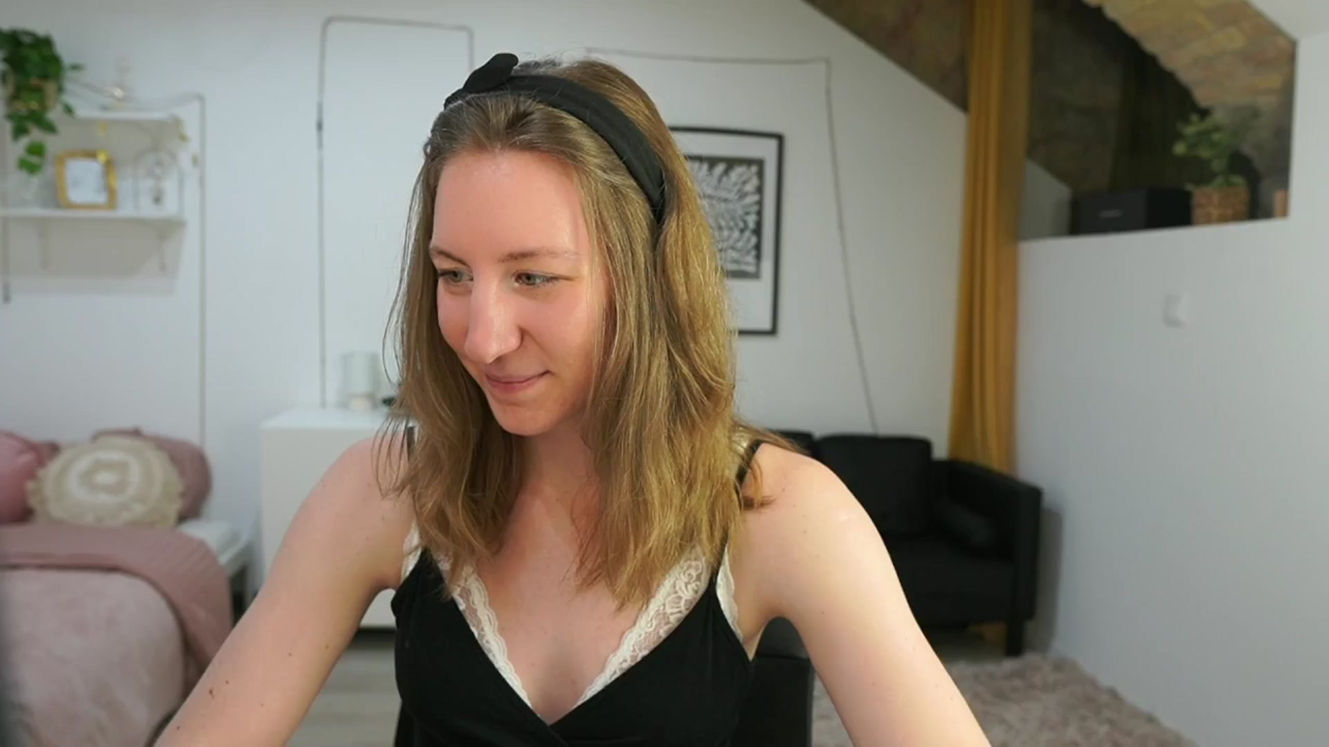 Gallery image thumbnail from Samantha_Snt's myfreecams stream on, 05/31/2024, 13:02 image 8 of 20