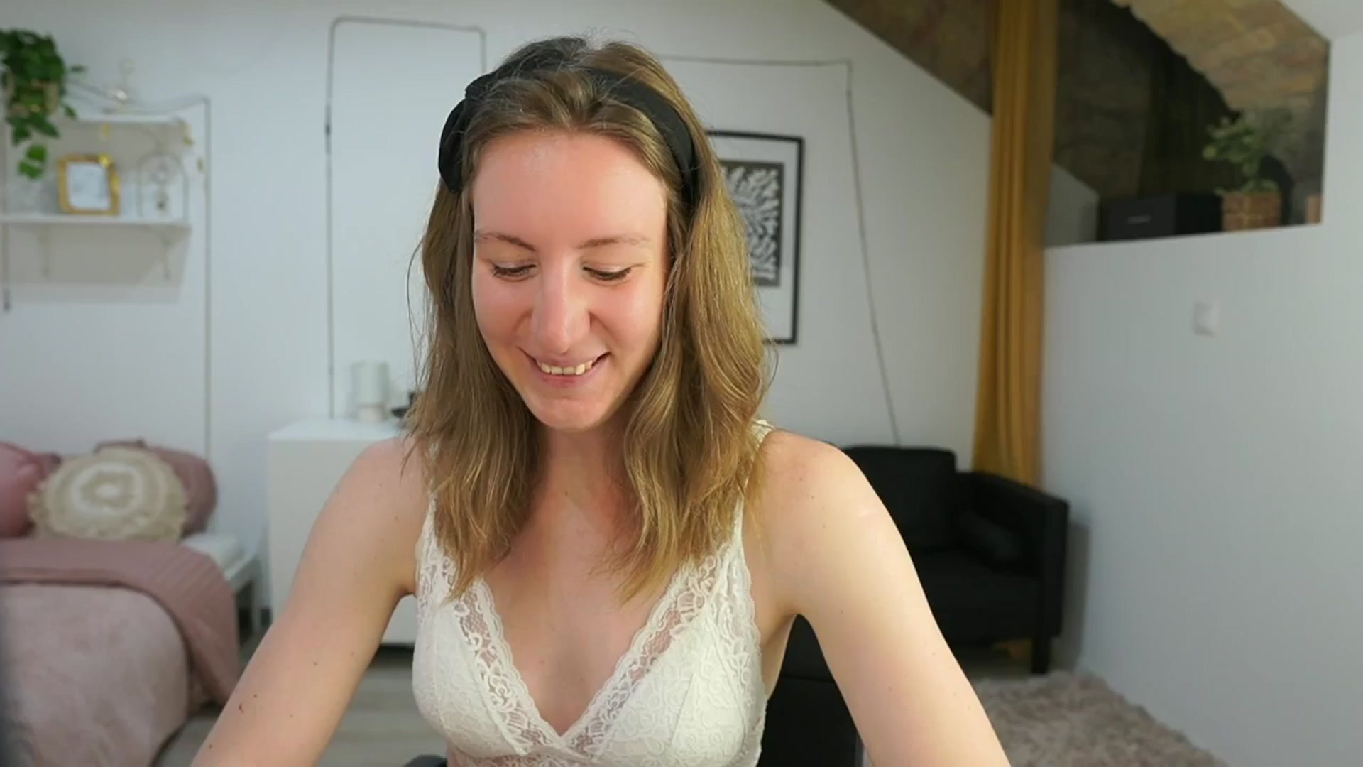 Gallery image thumbnail from Samantha_Snt's myfreecams stream on, 05/31/2024, 13:02 image 12 of 20