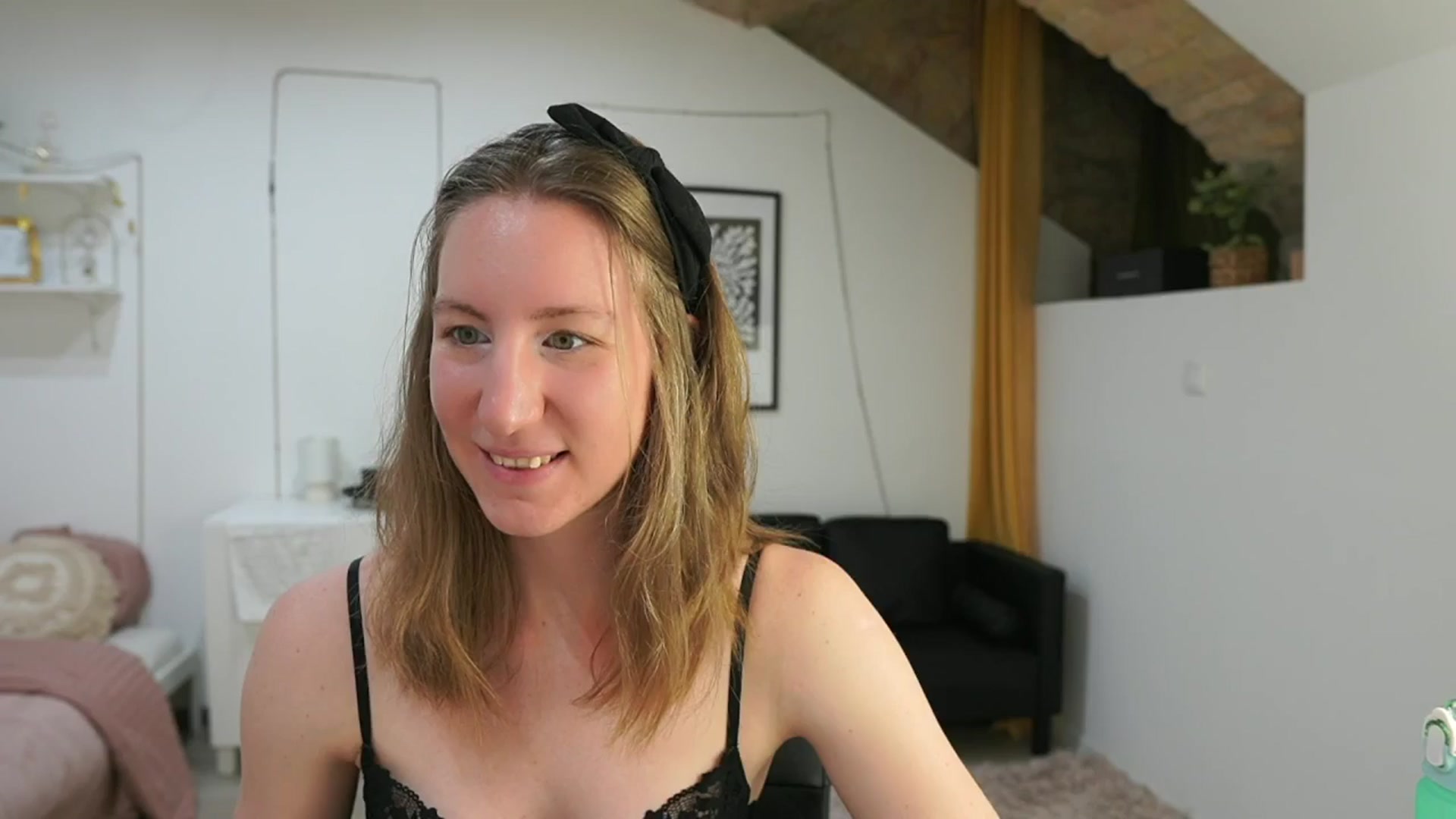 Gallery image thumbnail from Samantha_Snt's myfreecams stream on, 06/01/2024, 11:03 image 16 of 20