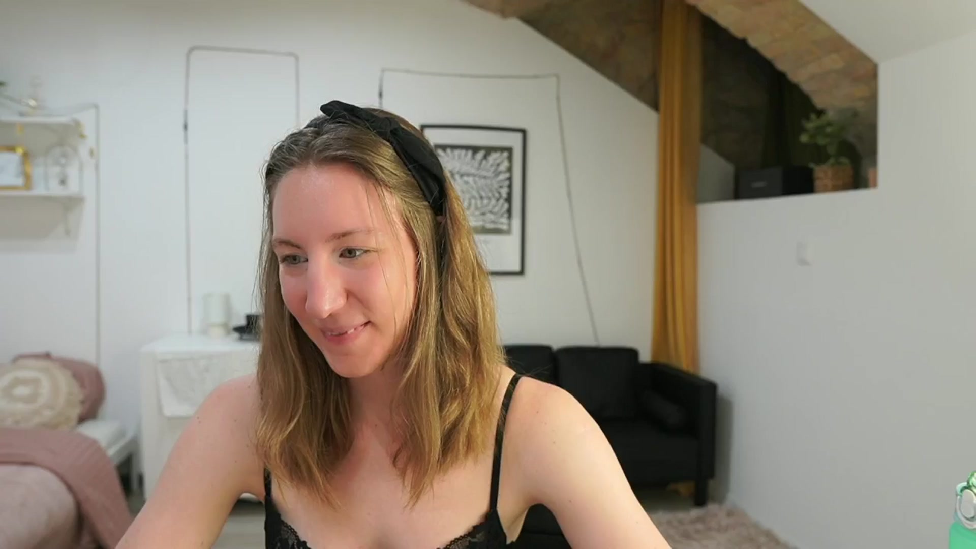 Gallery image thumbnail from Samantha_Snt's myfreecams stream on, 06/01/2024, 13:03 image 12 of 20