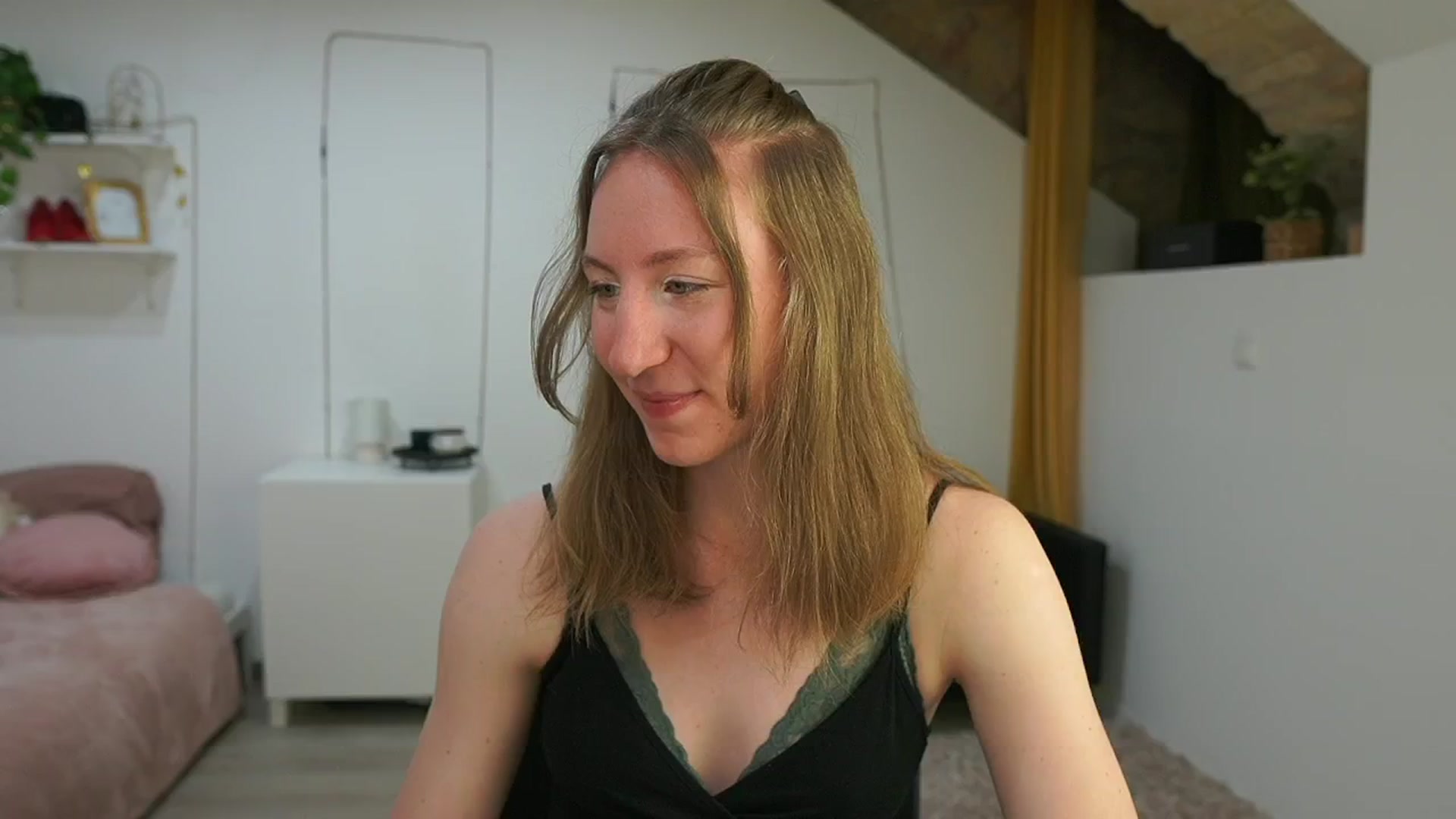 Gallery image thumbnail from Samantha_Snt's myfreecams stream on, 06/05/2024, 08:44 image 17 of 20