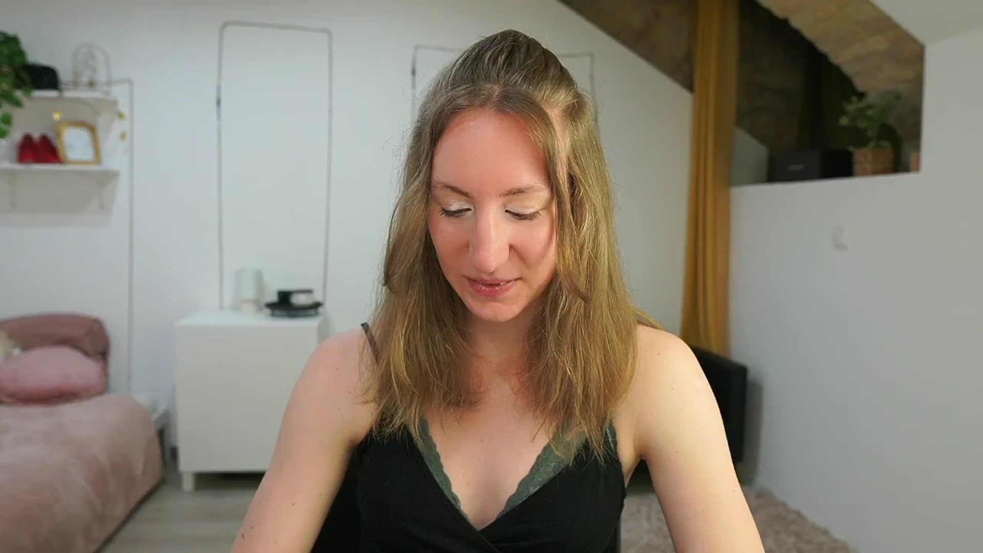 Gallery image thumbnail from Samantha_Snt's myfreecams stream on, 06/05/2024, 08:44 image 18 of 20