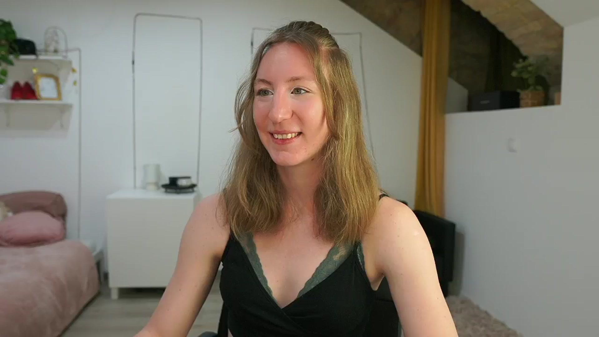 Gallery image thumbnail from Samantha_Snt's myfreecams stream on, 06/05/2024, 08:44 image 2 of 20
