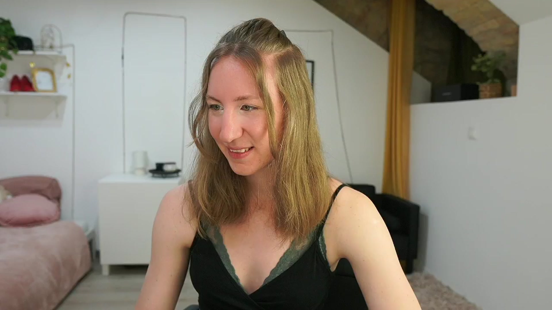 Gallery image thumbnail from Samantha_Snt's myfreecams stream on, 06/05/2024, 08:44 image 5 of 20