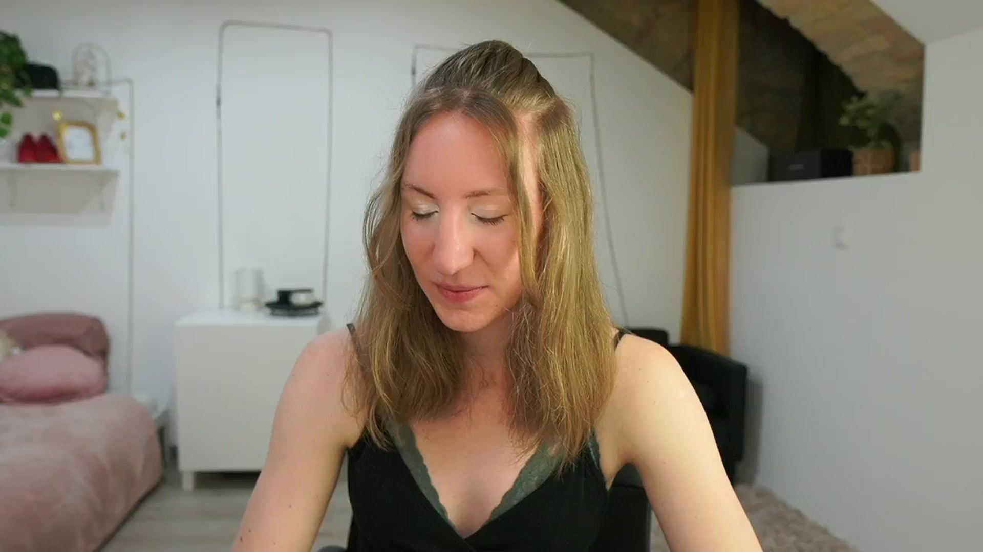 Gallery image thumbnail from Samantha_Snt's myfreecams stream on, 06/05/2024, 08:44 image 13 of 20