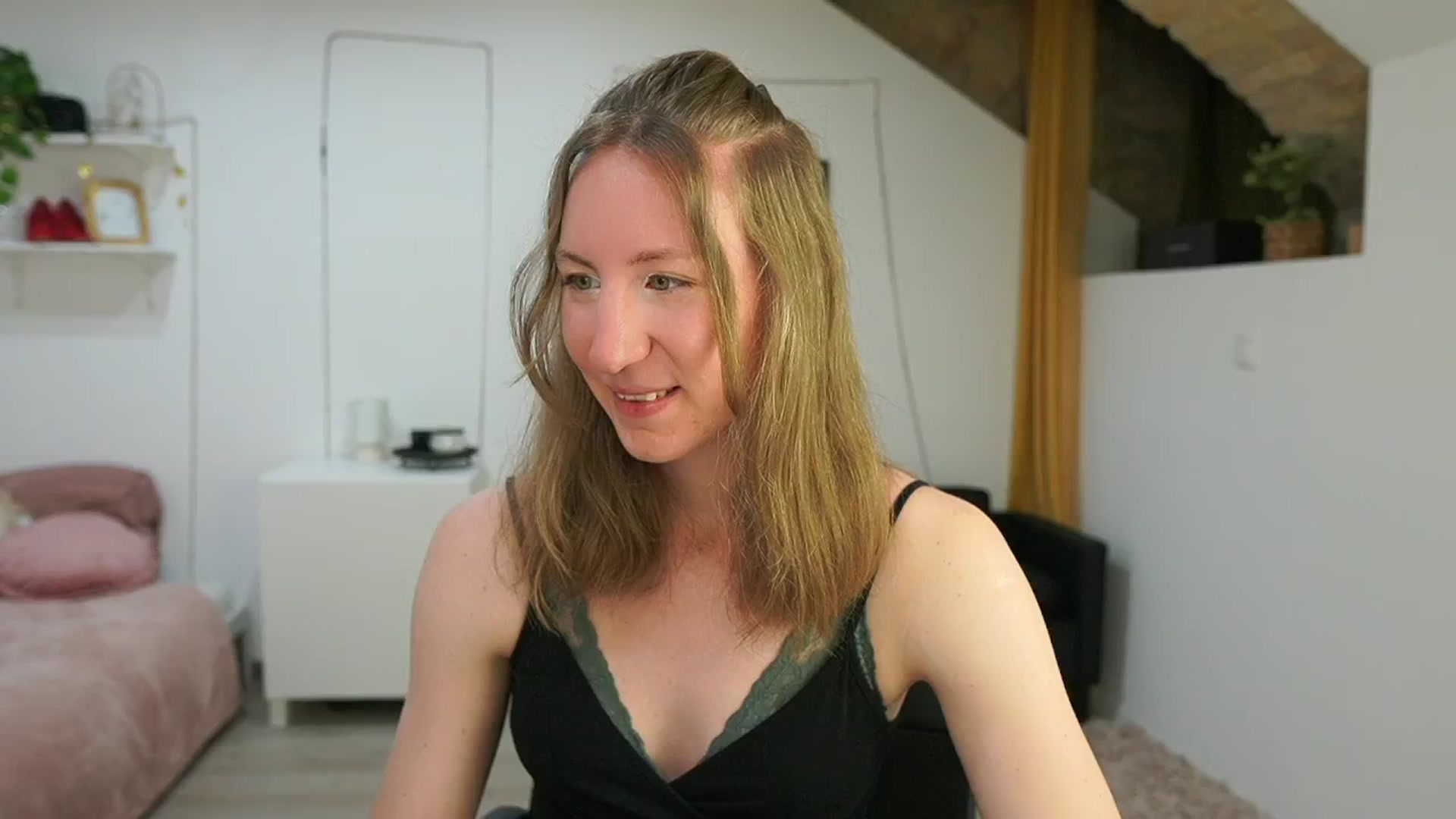 Gallery image thumbnail from Samantha_Snt's myfreecams stream on, 06/05/2024, 08:44 image 10 of 20
