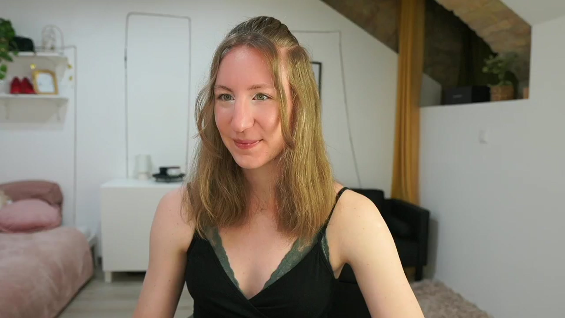 Gallery image thumbnail from Samantha_Snt's myfreecams stream on, 06/05/2024, 08:44 image 6 of 20