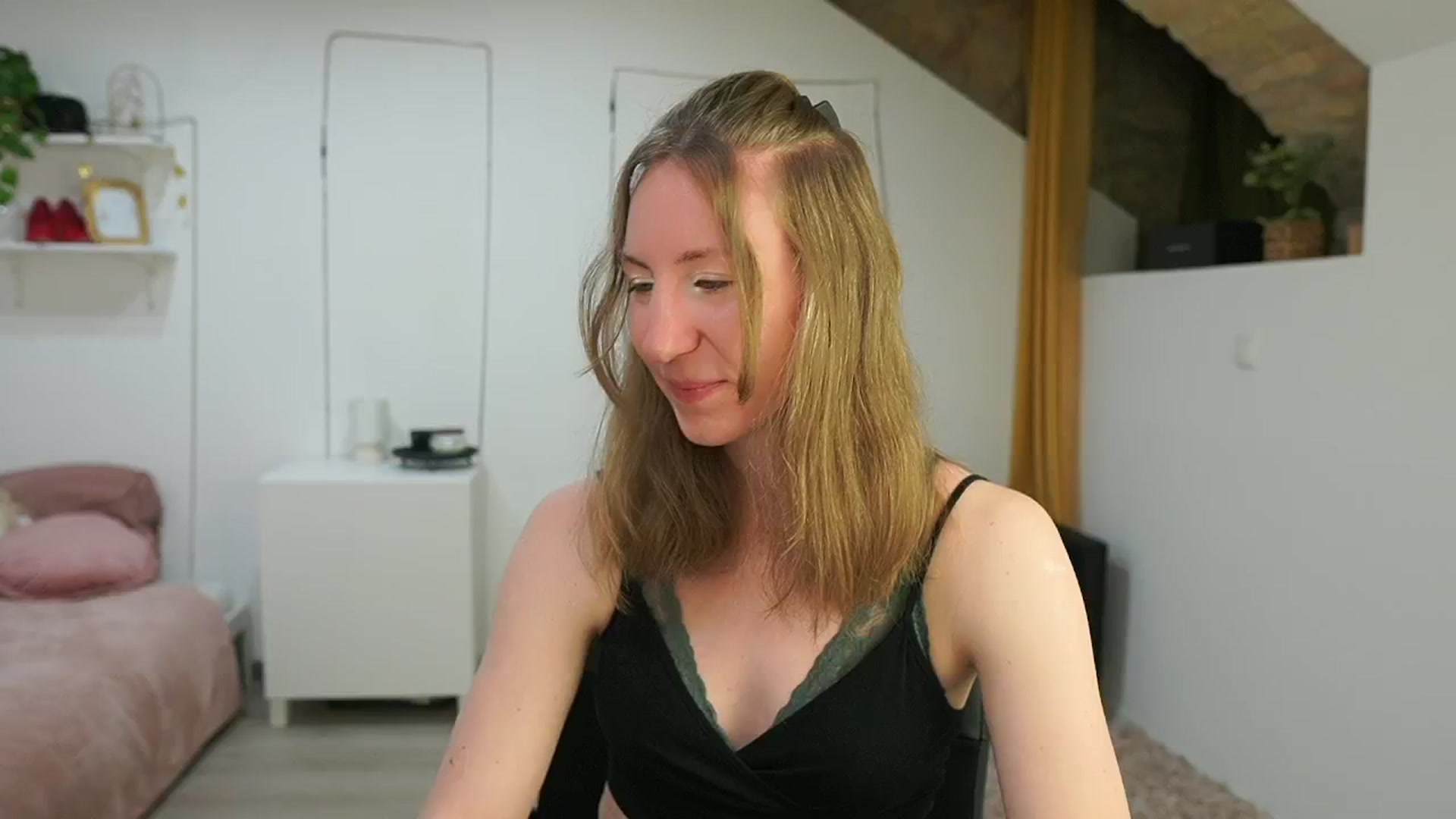 Gallery image thumbnail from Samantha_Snt's myfreecams stream on, 06/05/2024, 08:44 image 8 of 20
