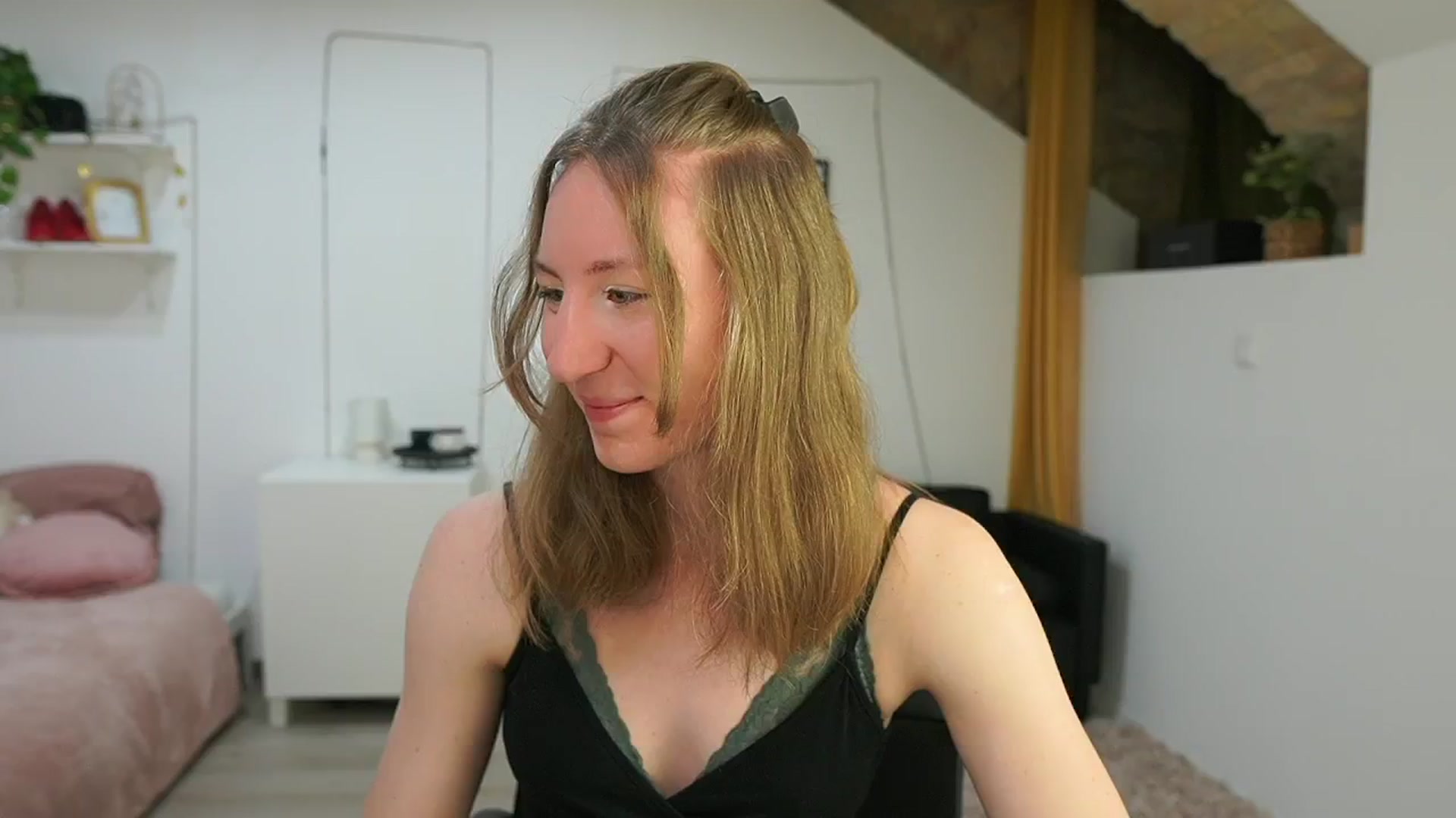 Gallery image thumbnail from Samantha_Snt's myfreecams stream on, 06/05/2024, 08:44 image 14 of 20