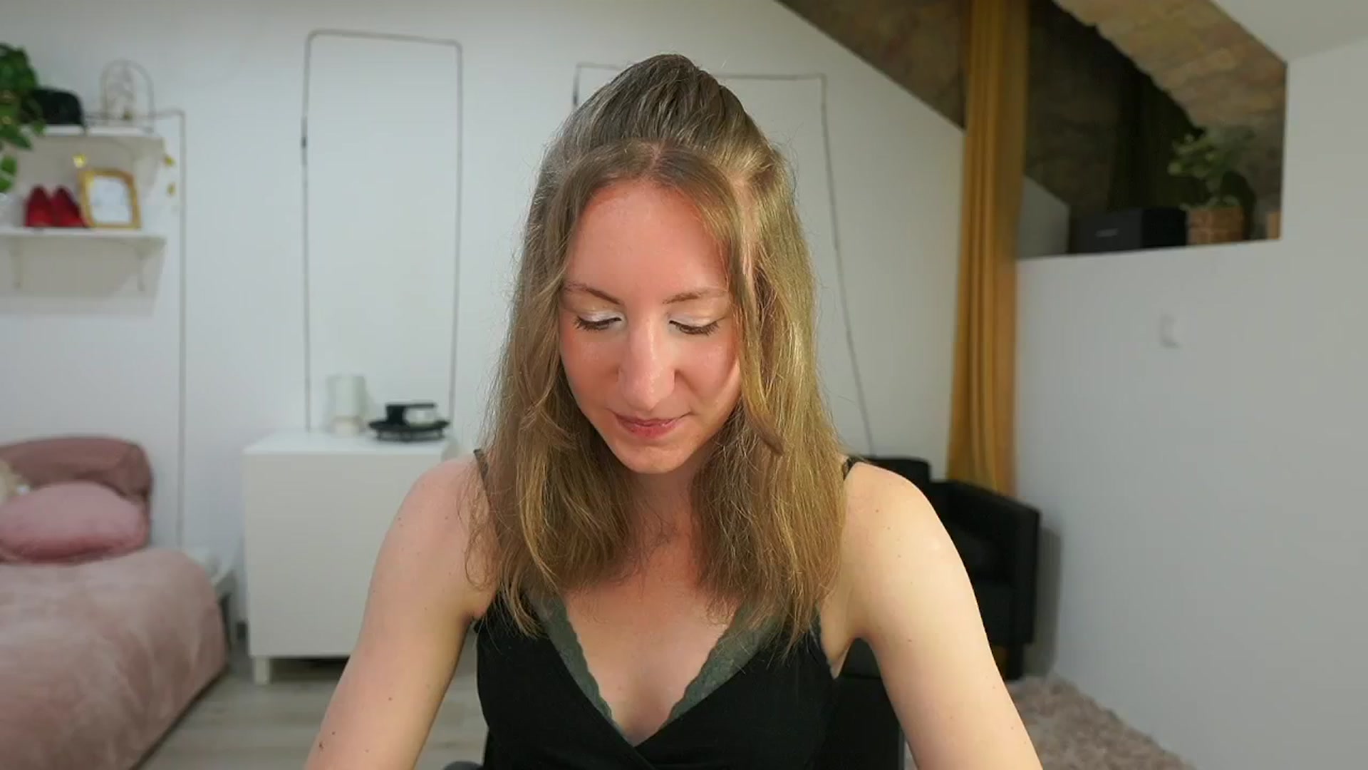 Gallery image thumbnail from Samantha_Snt's myfreecams stream on, 06/05/2024, 08:44 image 12 of 20