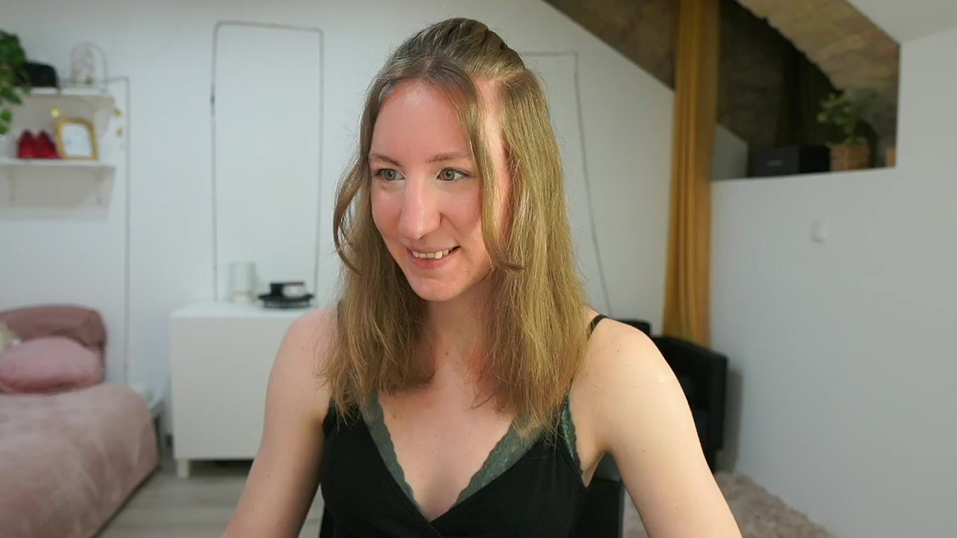 Gallery image thumbnail from Samantha_Snt's myfreecams stream on, 06/05/2024, 11:16 image 3 of 20