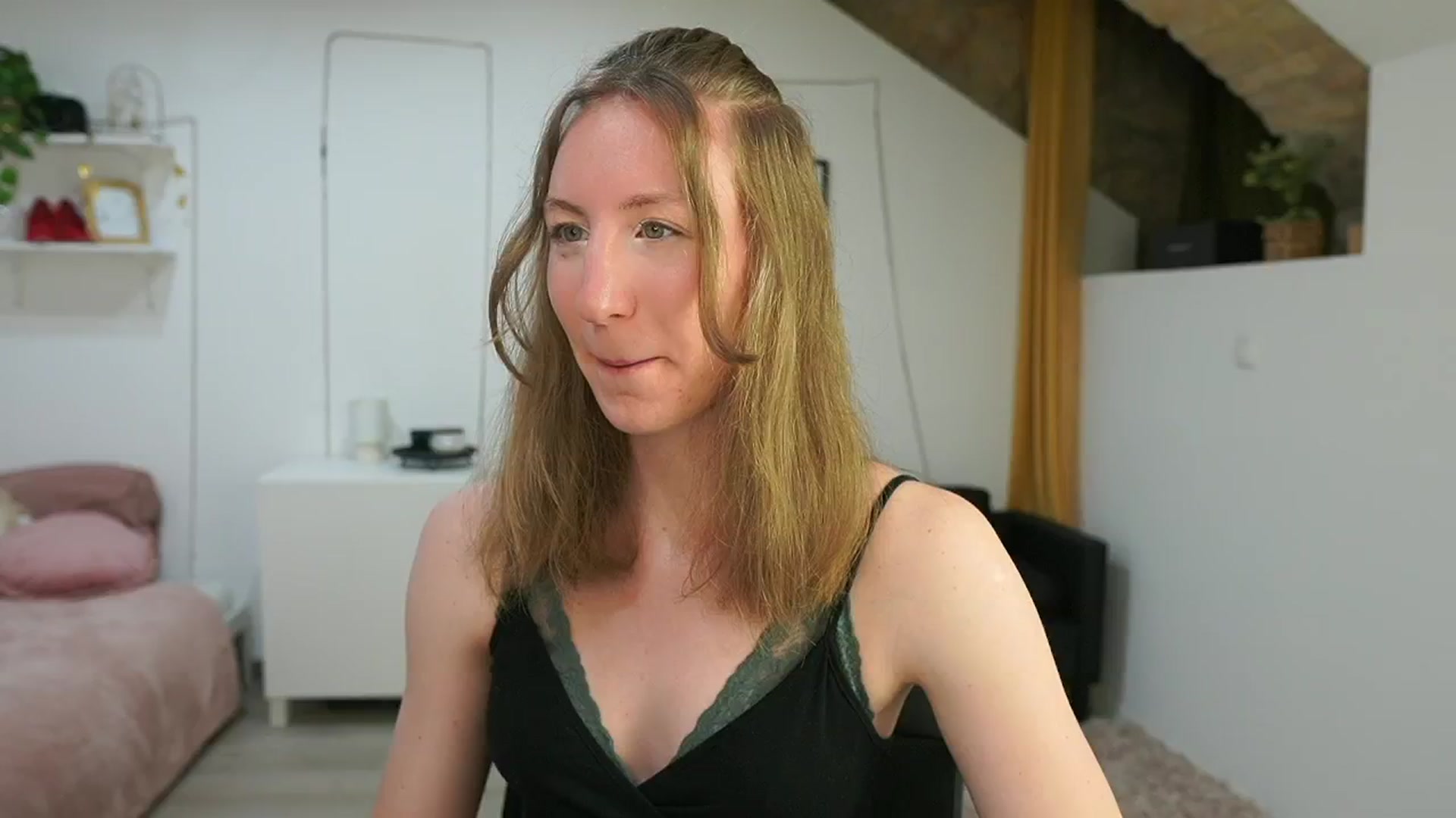 Gallery image thumbnail from Samantha_Snt's myfreecams stream on, 06/05/2024, 11:16 image 2 of 20