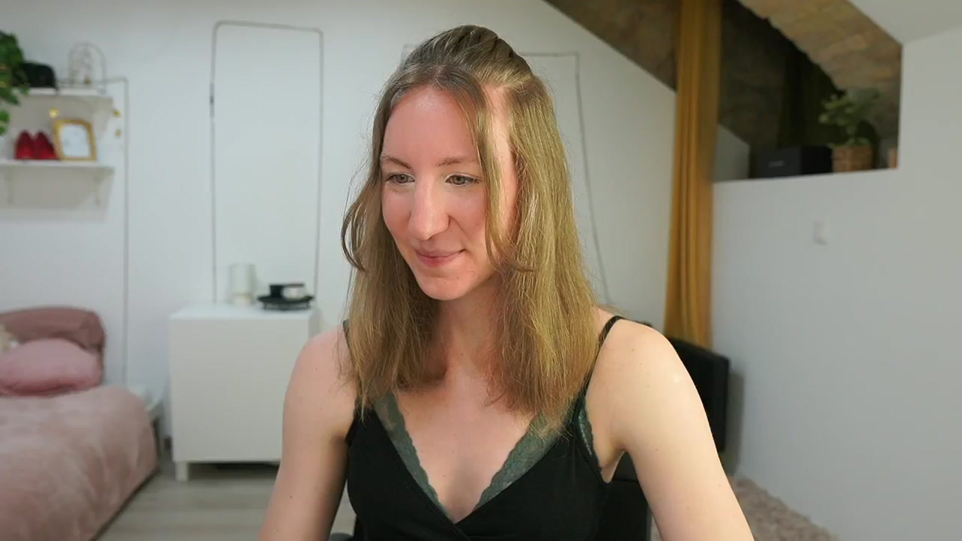 Gallery image thumbnail from Samantha_Snt's myfreecams stream on, 06/05/2024, 11:16 image 8 of 20