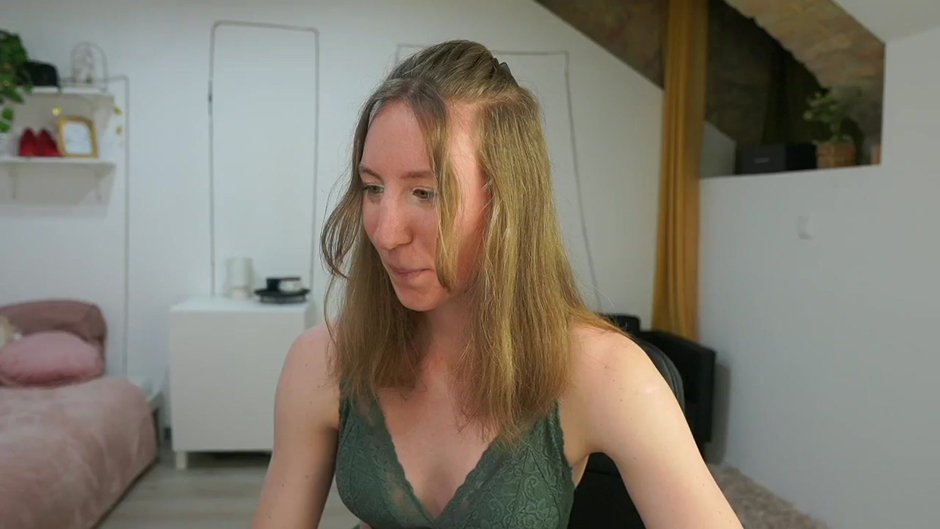 Gallery image thumbnail from Samantha_Snt's myfreecams stream on, 06/05/2024, 13:05 image 14 of 20