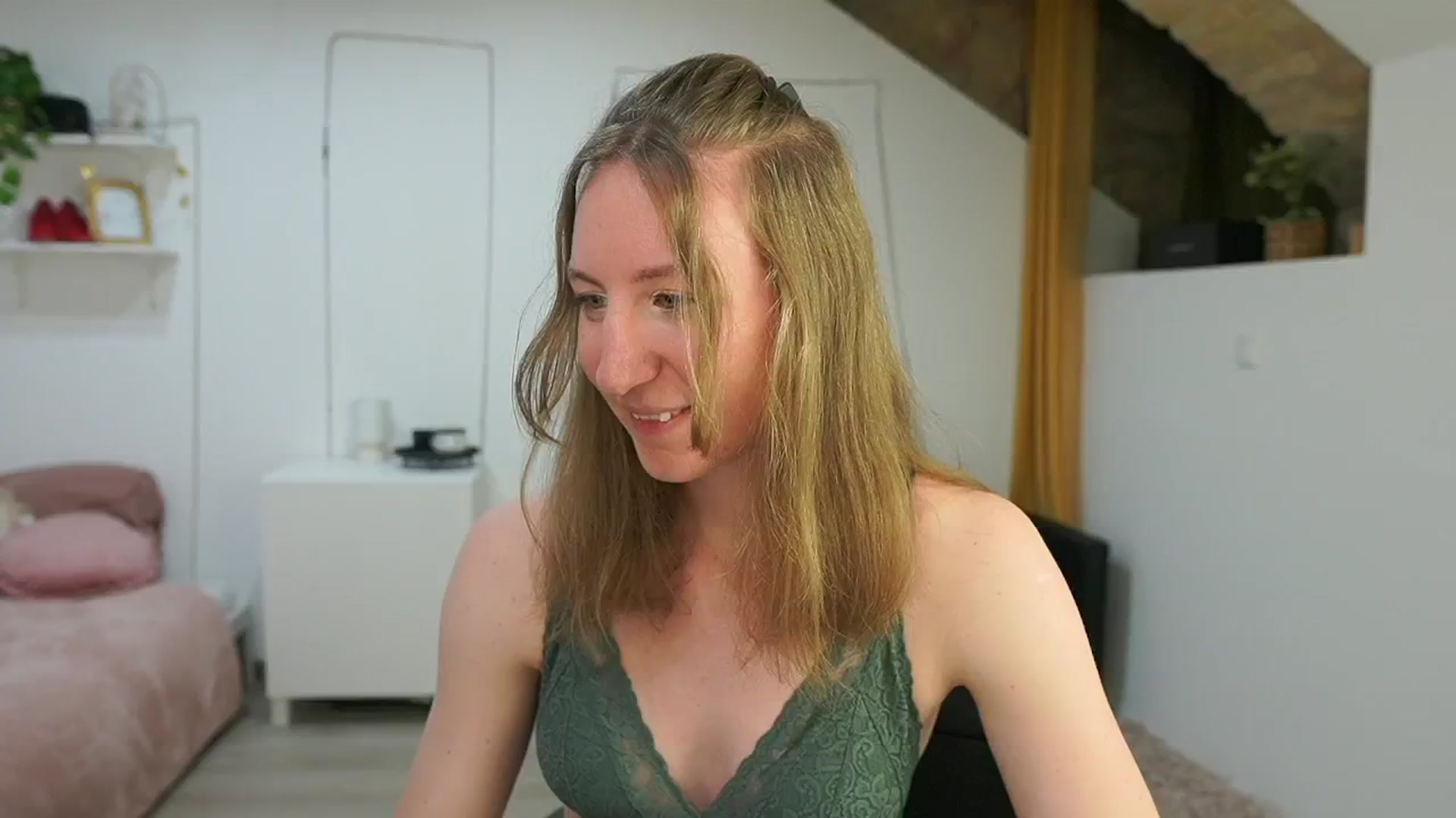 Gallery image thumbnail from Samantha_Snt's myfreecams stream on, 06/05/2024, 13:05 image 13 of 20