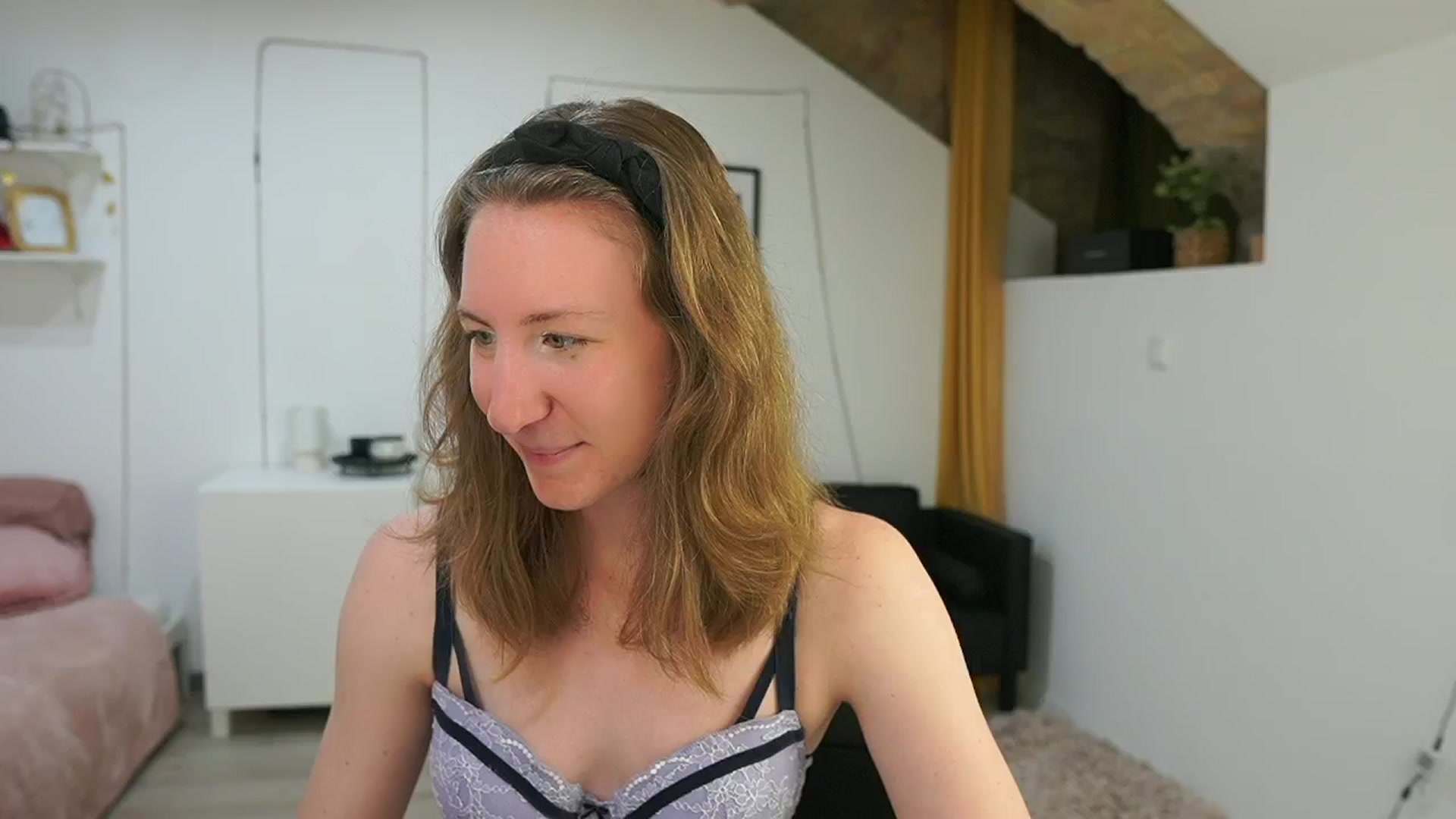 Gallery image thumbnail from Samantha_Snt's myfreecams stream on, 06/06/2024, 13:02 image 15 of 20