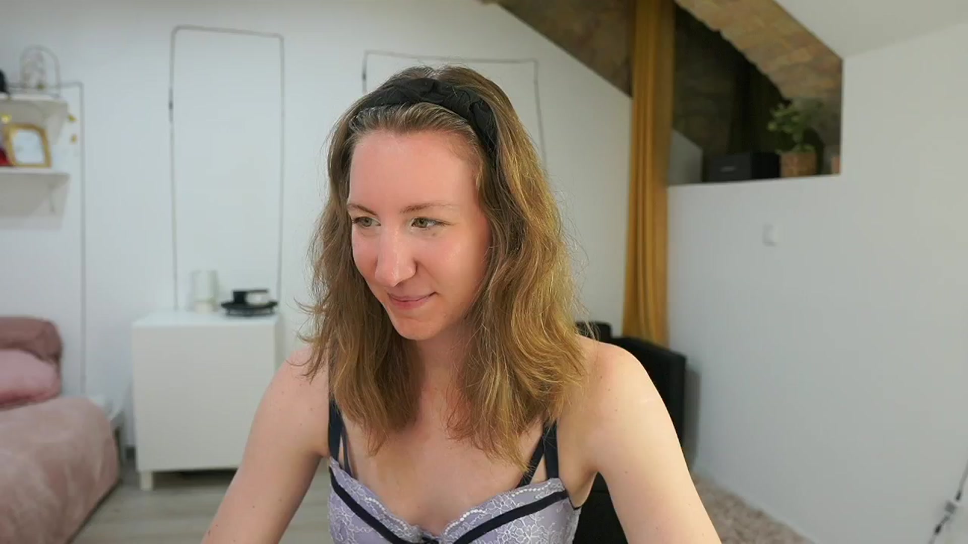 Gallery image thumbnail from Samantha_Snt's myfreecams stream on, 06/06/2024, 13:02 image 11 of 20