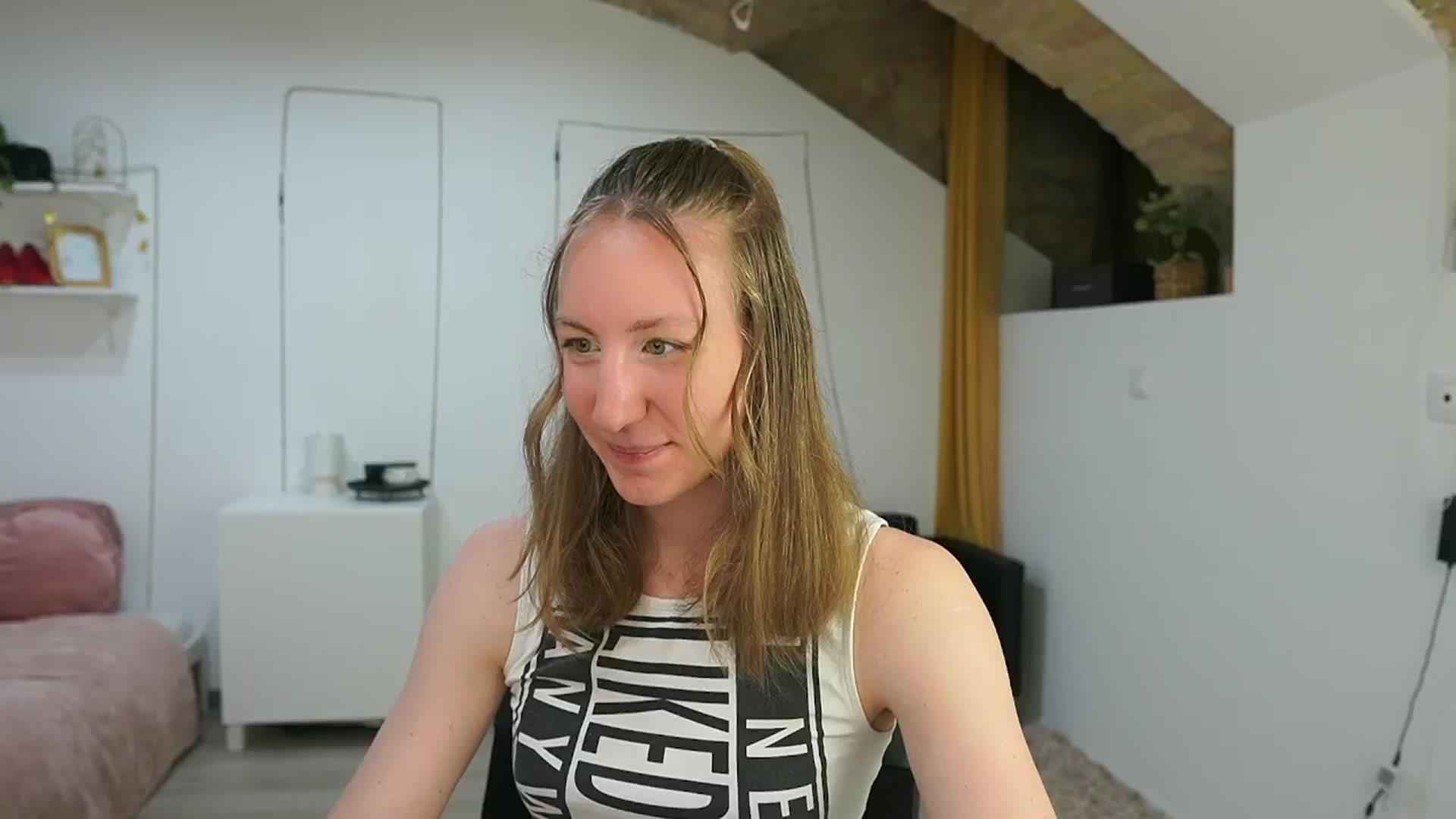 Gallery image thumbnail from Samantha_Snt's myfreecams stream on, 06/09/2024, 13:00 image 14 of 20