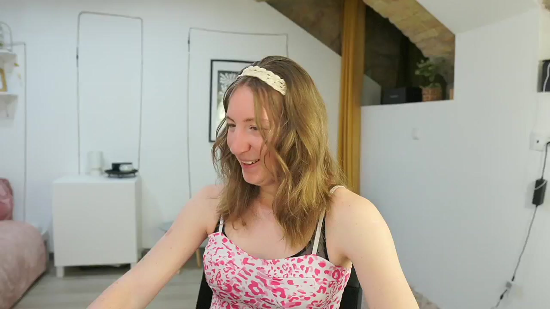 Gallery image thumbnail from Samantha_Snt's myfreecams stream on, 06/13/2024, 11:02 image 10 of 20