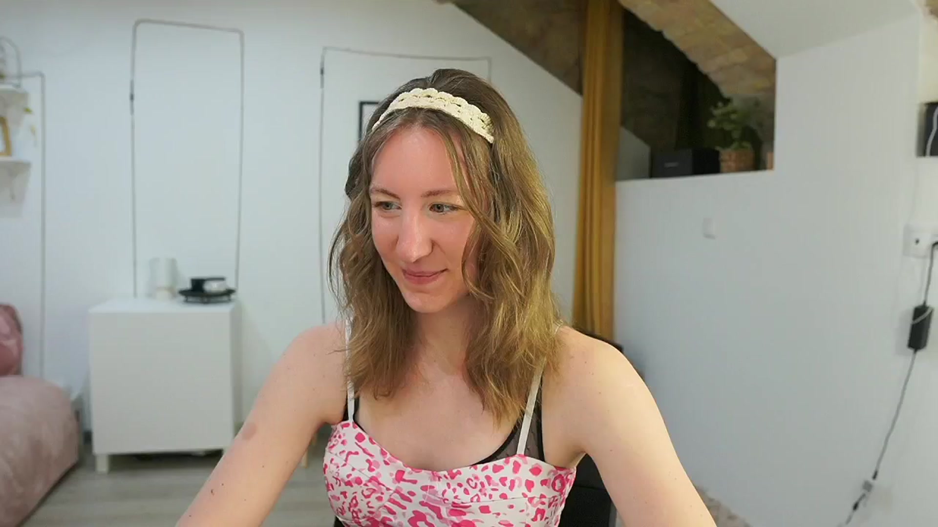 Gallery image thumbnail from Samantha_Snt's myfreecams stream on, 06/13/2024, 11:02 image 9 of 20