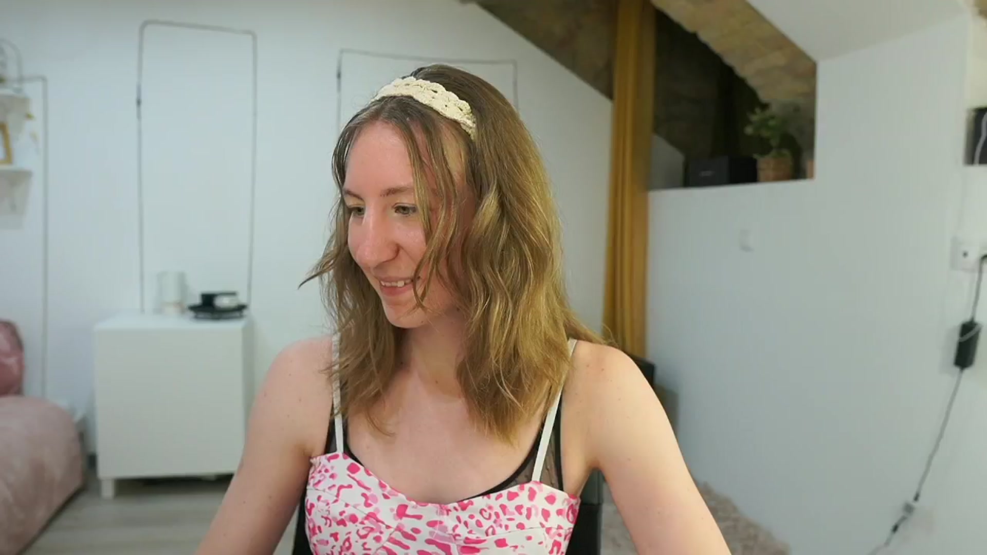 Gallery image thumbnail from Samantha_Snt's myfreecams stream on, 06/13/2024, 11:48 image 1 of 20