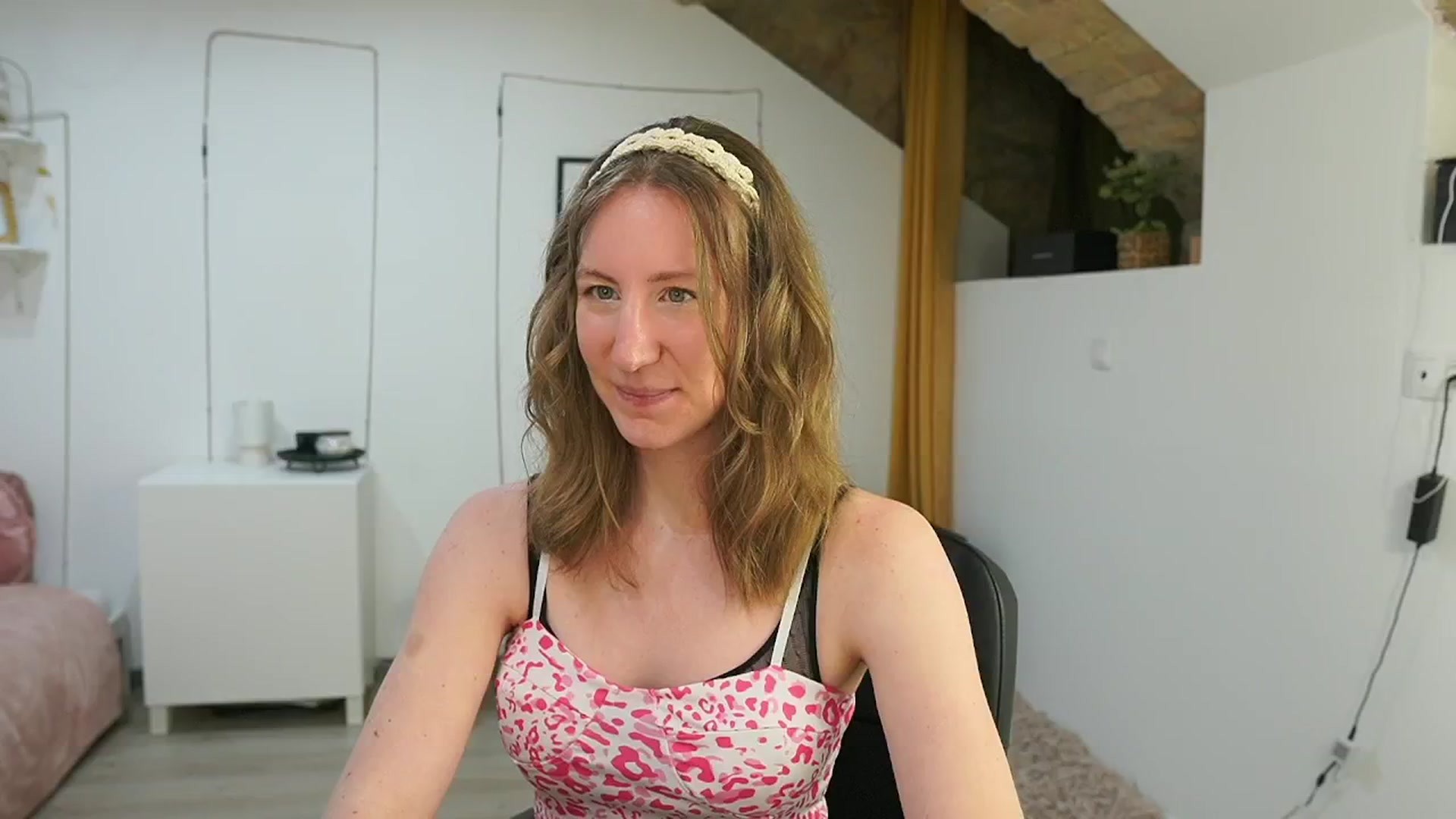 Gallery image thumbnail from Samantha_Snt's myfreecams stream on, 06/13/2024, 12:58 image 6 of 20