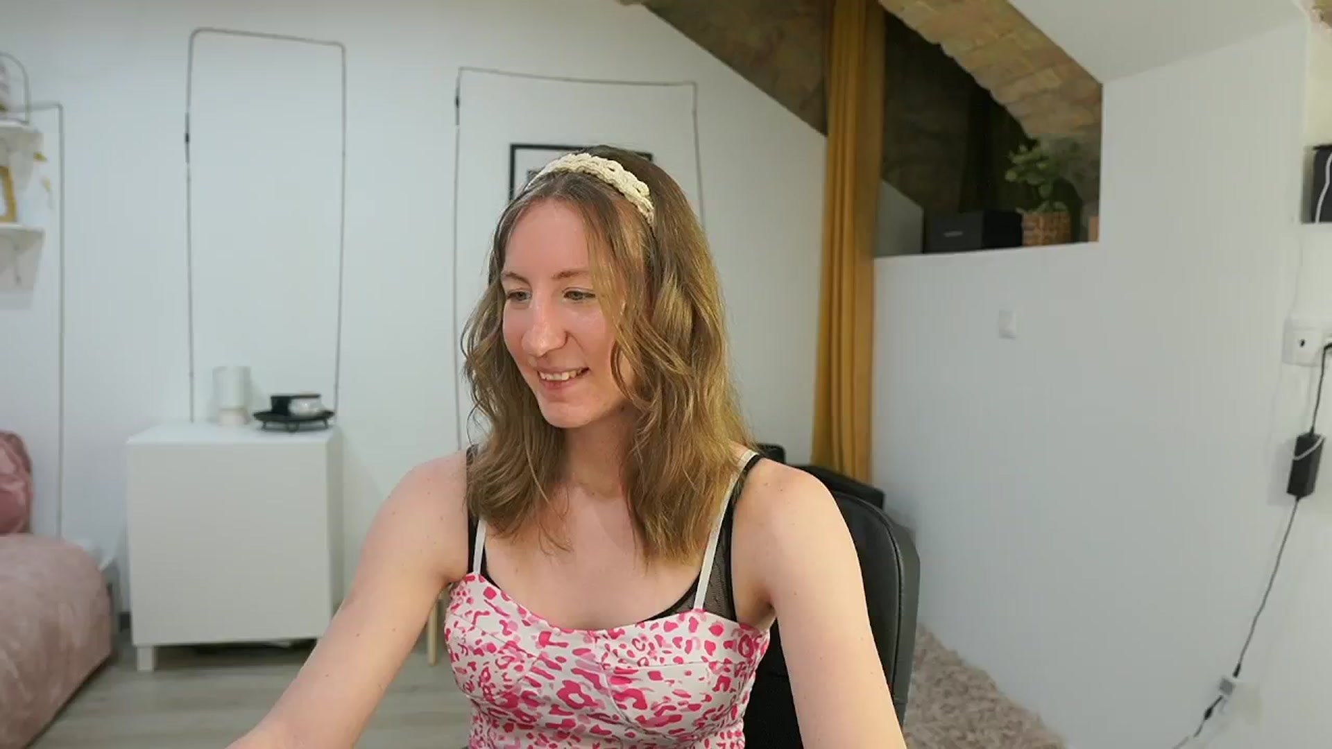 Gallery image thumbnail from Samantha_Snt's myfreecams stream on, 06/13/2024, 12:58 image 9 of 20