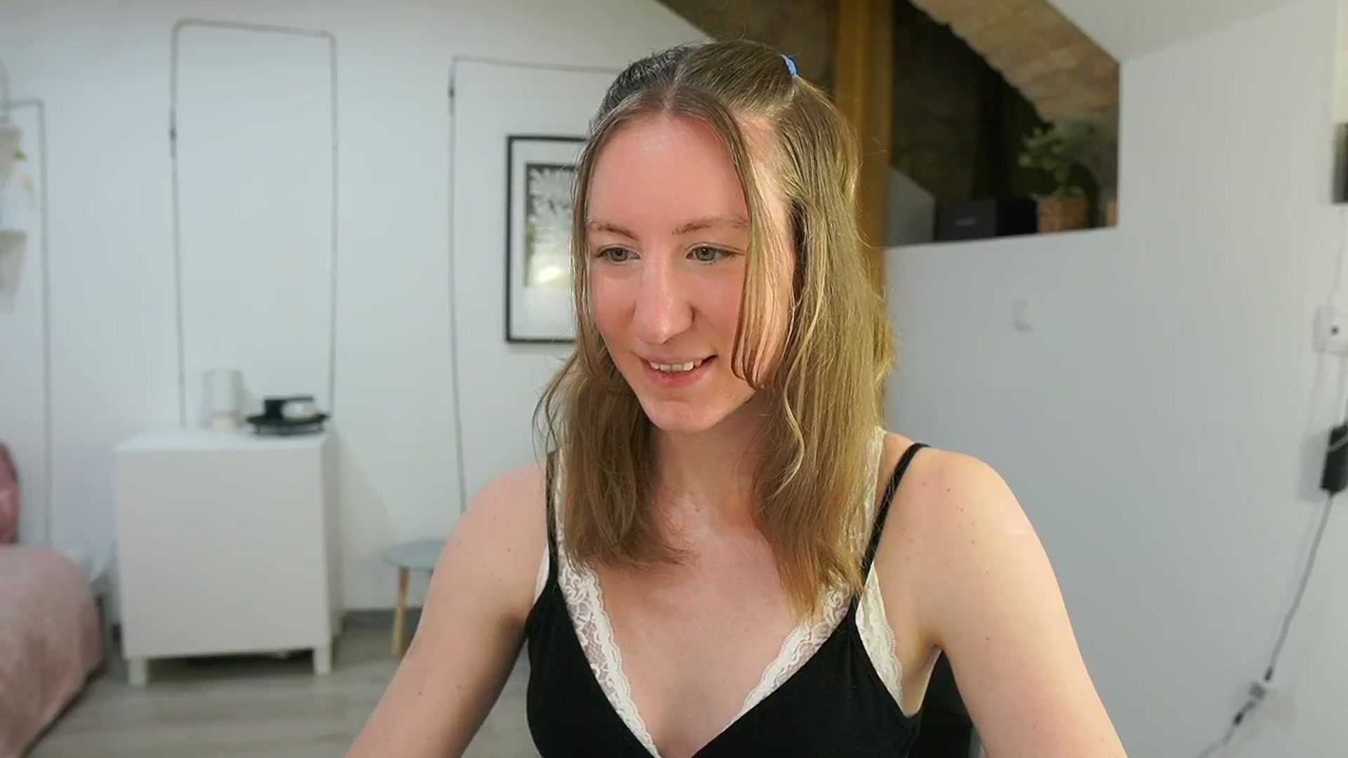 Gallery image thumbnail from Samantha_Snt's myfreecams stream on, 06/14/2024, 09:58 image 18 of 20